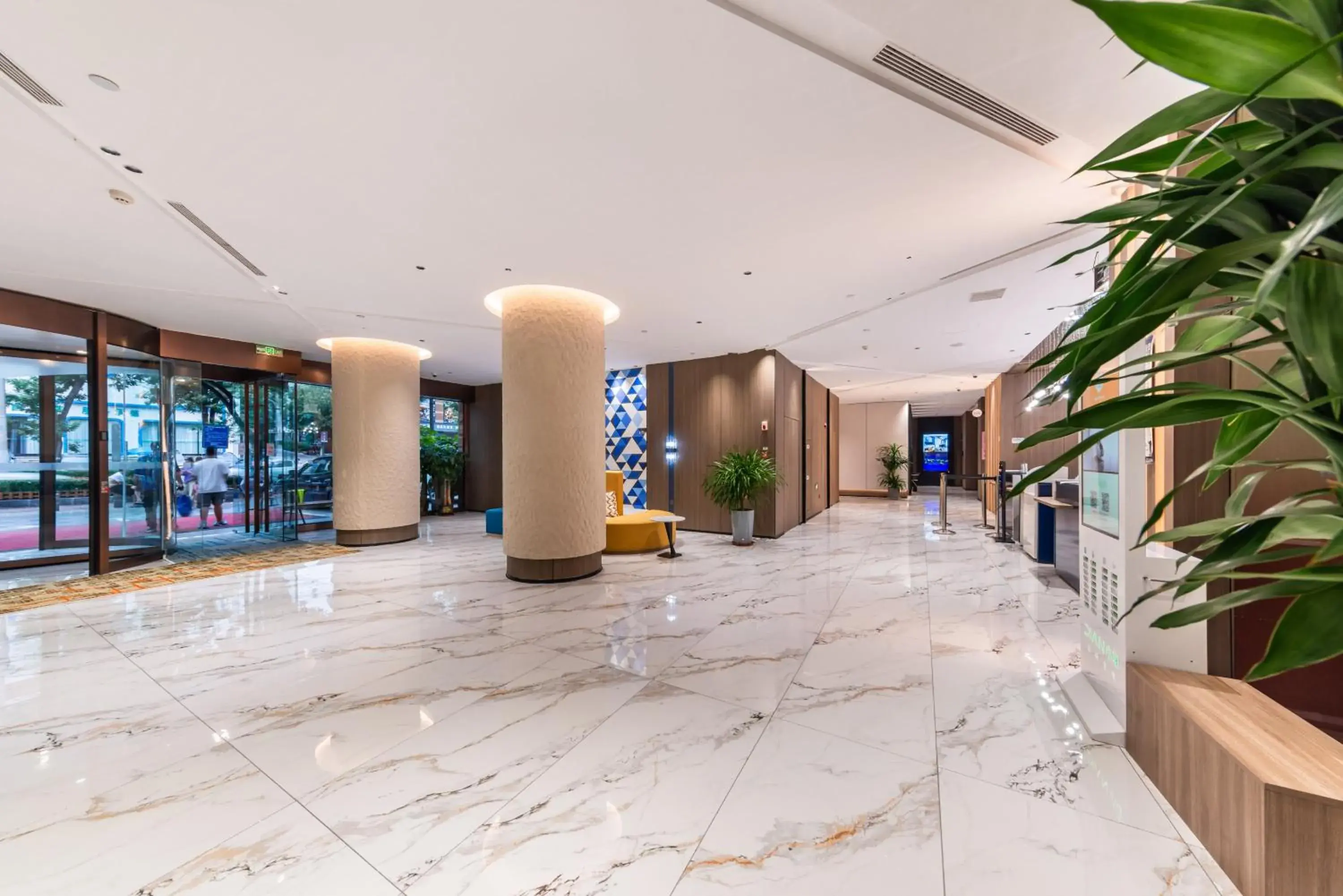 Property building in Holiday Inn Express Chengde Downtown by IHG Property building in Holiday Inn Express Chengde Downtown by IHG