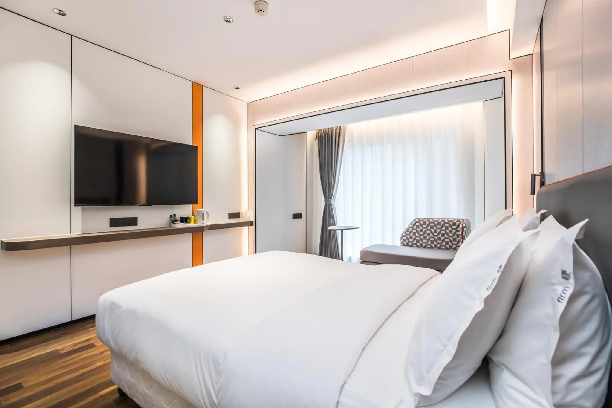 Photo of the whole room, Bed in Holiday Inn Express Chengde Downtown by IHG