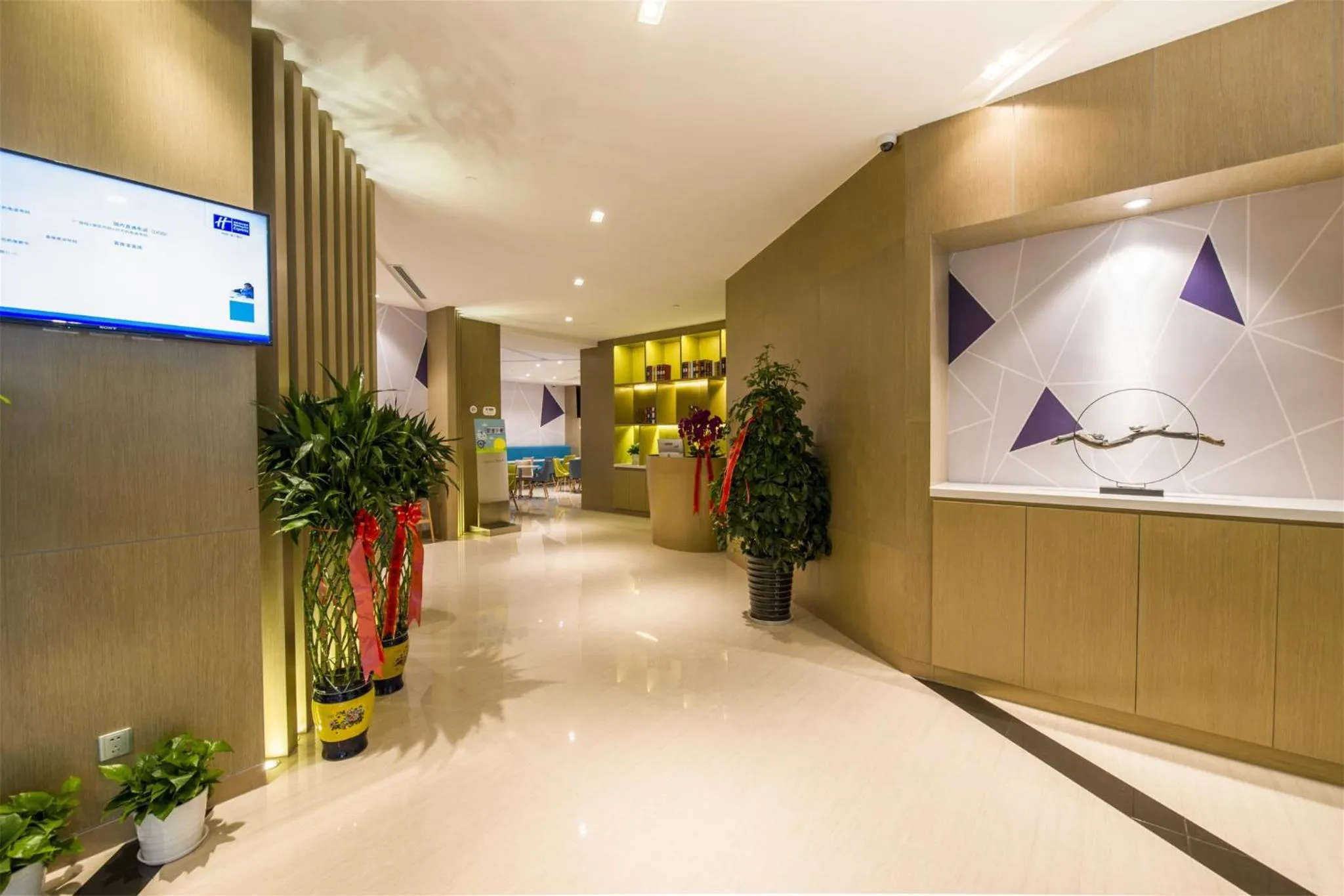 Property building in Holiday Inn Express Chengde Downtown by IHG