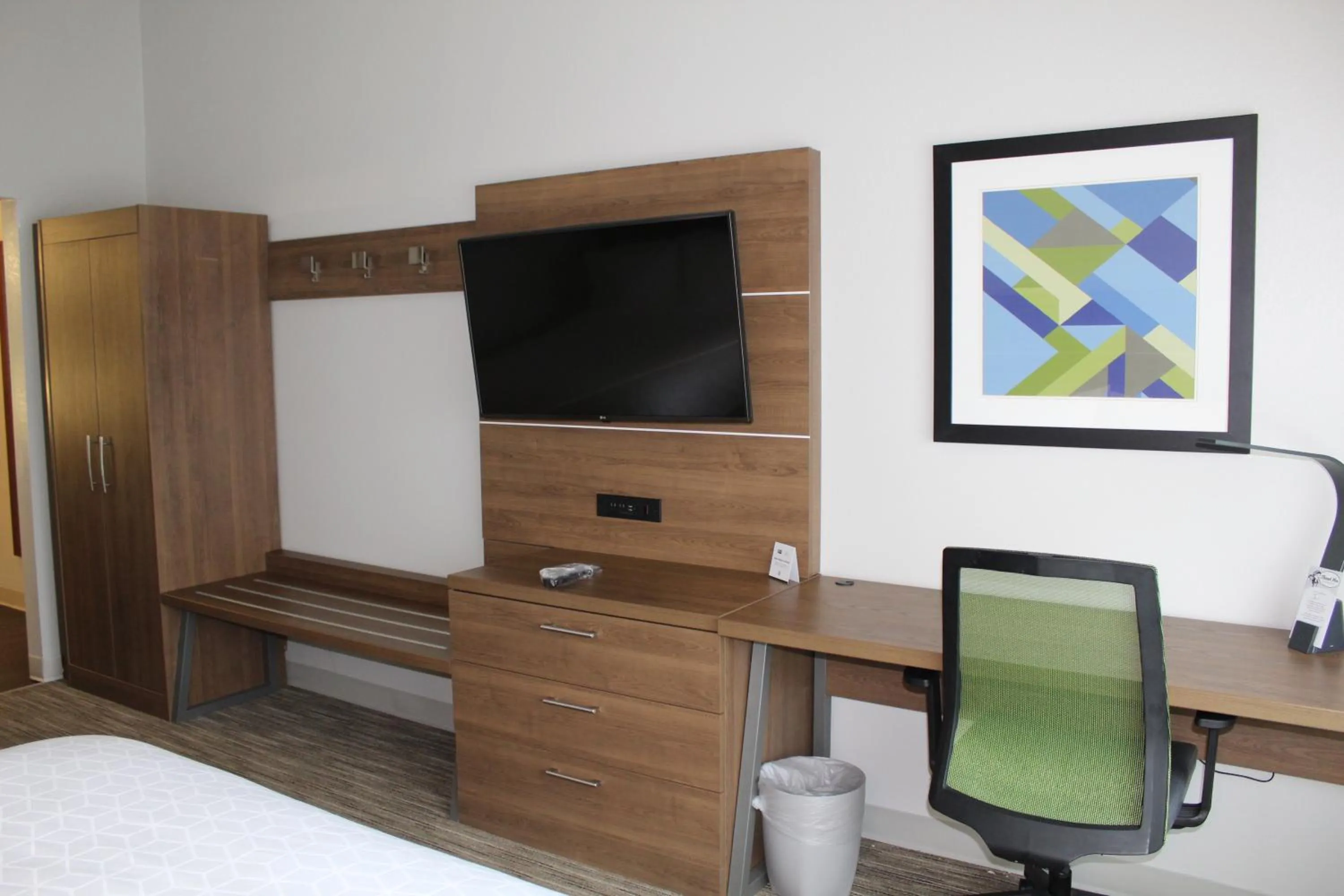 Bedroom, Bed in Holiday Inn Express & Suites - Gettysburg by IHG