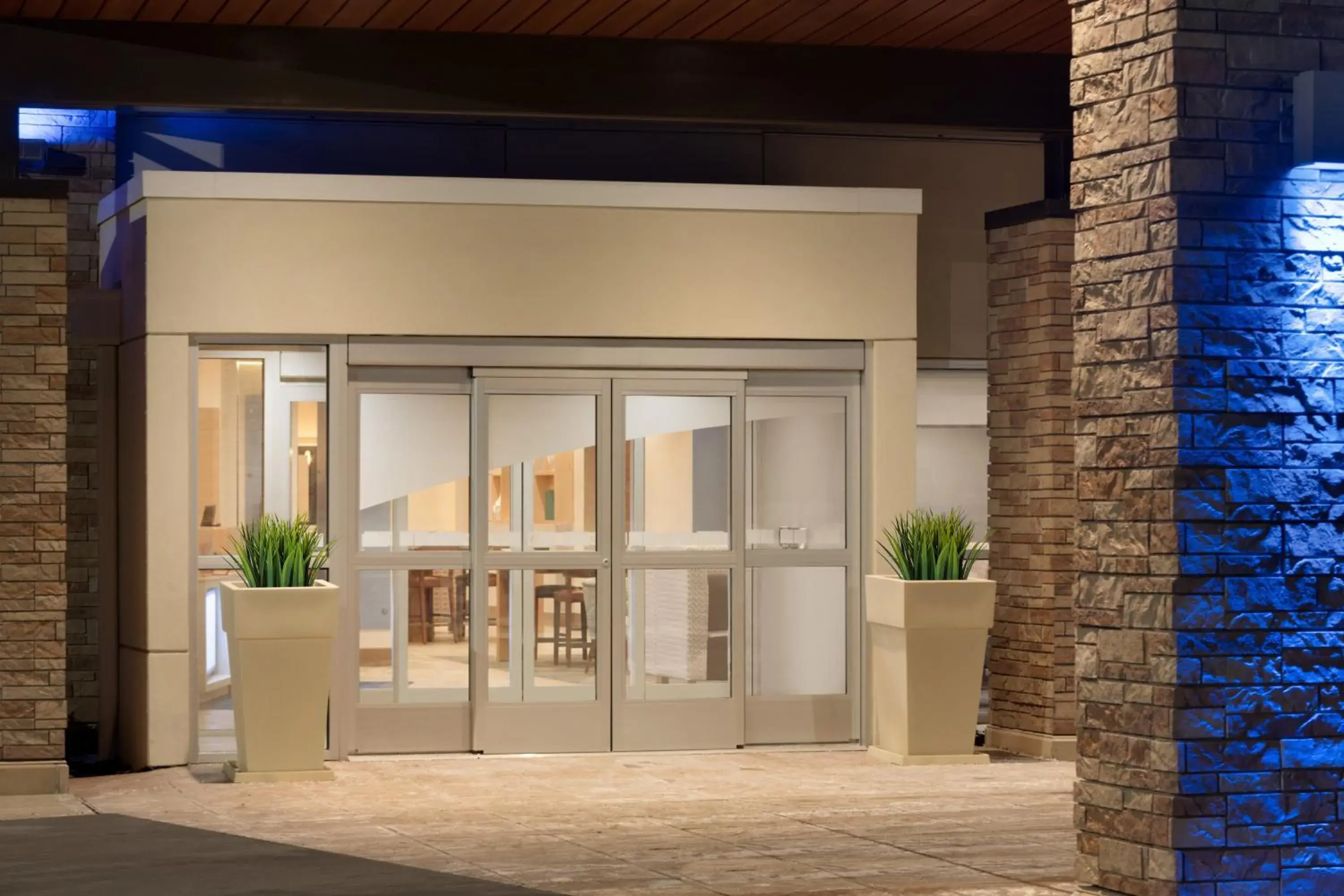 Property building in Holiday Inn Express & Suites - Cincinnati South - Wilder by IHG Property building in Holiday Inn Express & Suites - Cincinnati South - Wilder by IHG