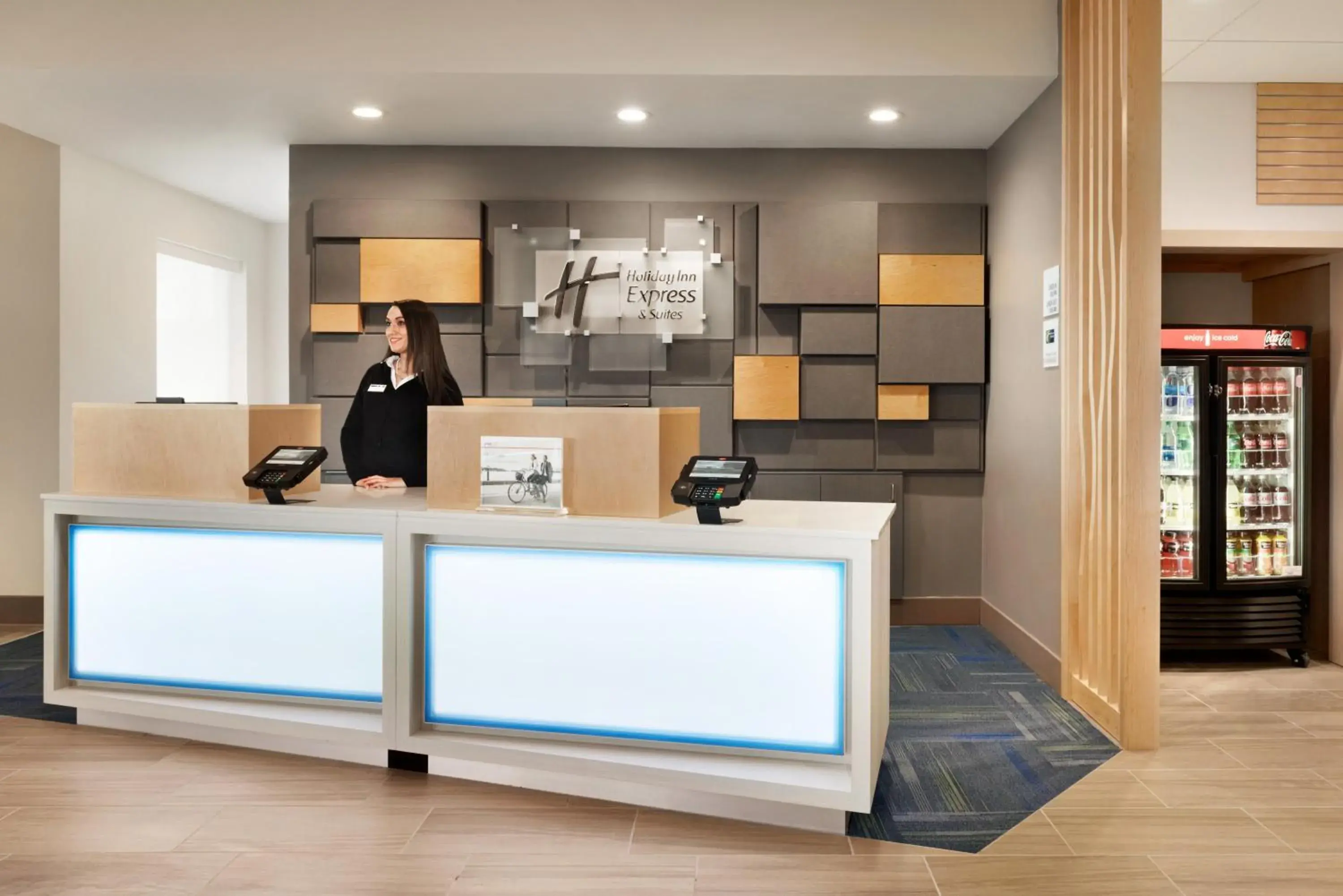 Property building in Holiday Inn Express & Suites - Cincinnati South - Wilder by IHG Property building in Holiday Inn Express & Suites - Cincinnati South - Wilder by IHG