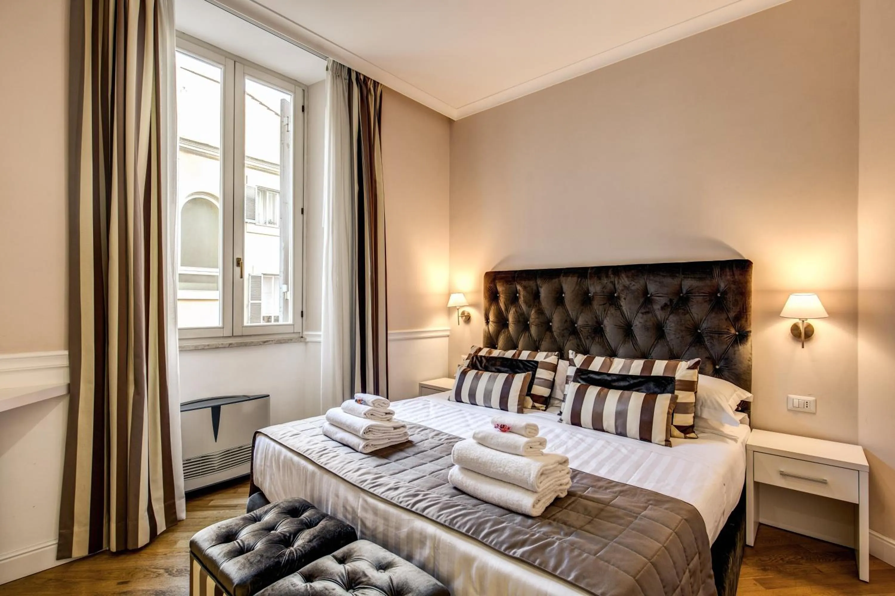 Photo of the whole room, Bed in La Foresteria Luxury Suites