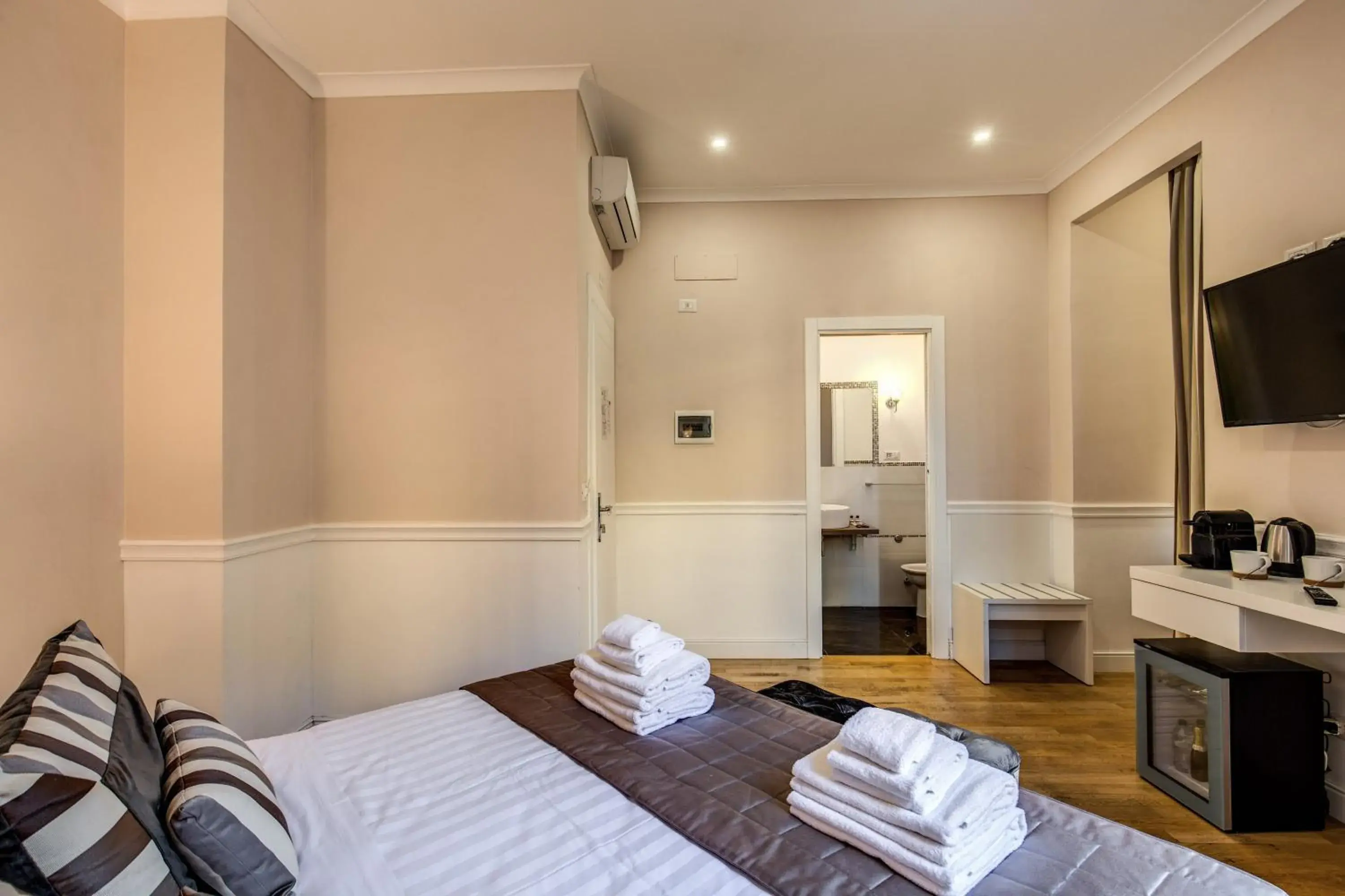 Photo of the whole room, Bed in La Foresteria Luxury Suites Photo of the whole room, Bed in La Foresteria Luxury Suites