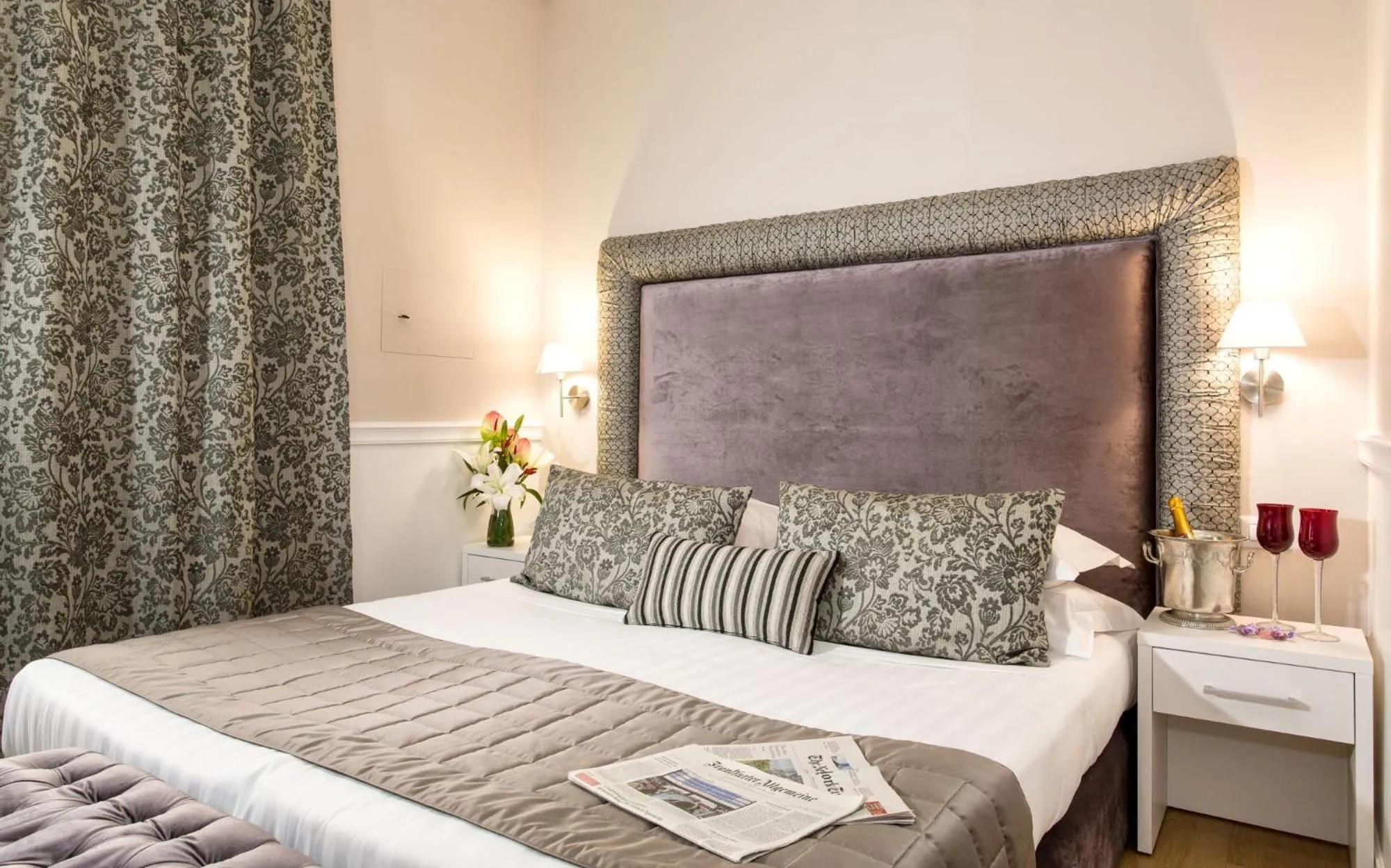 Photo of the whole room, Bed in La Foresteria Luxury Suites