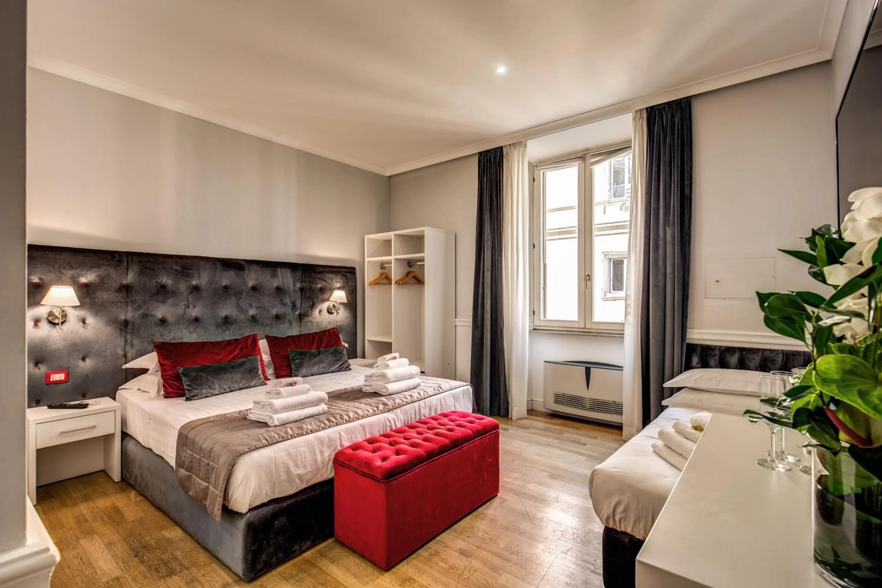 Photo of the whole room, Bed in La Foresteria Luxury Suites