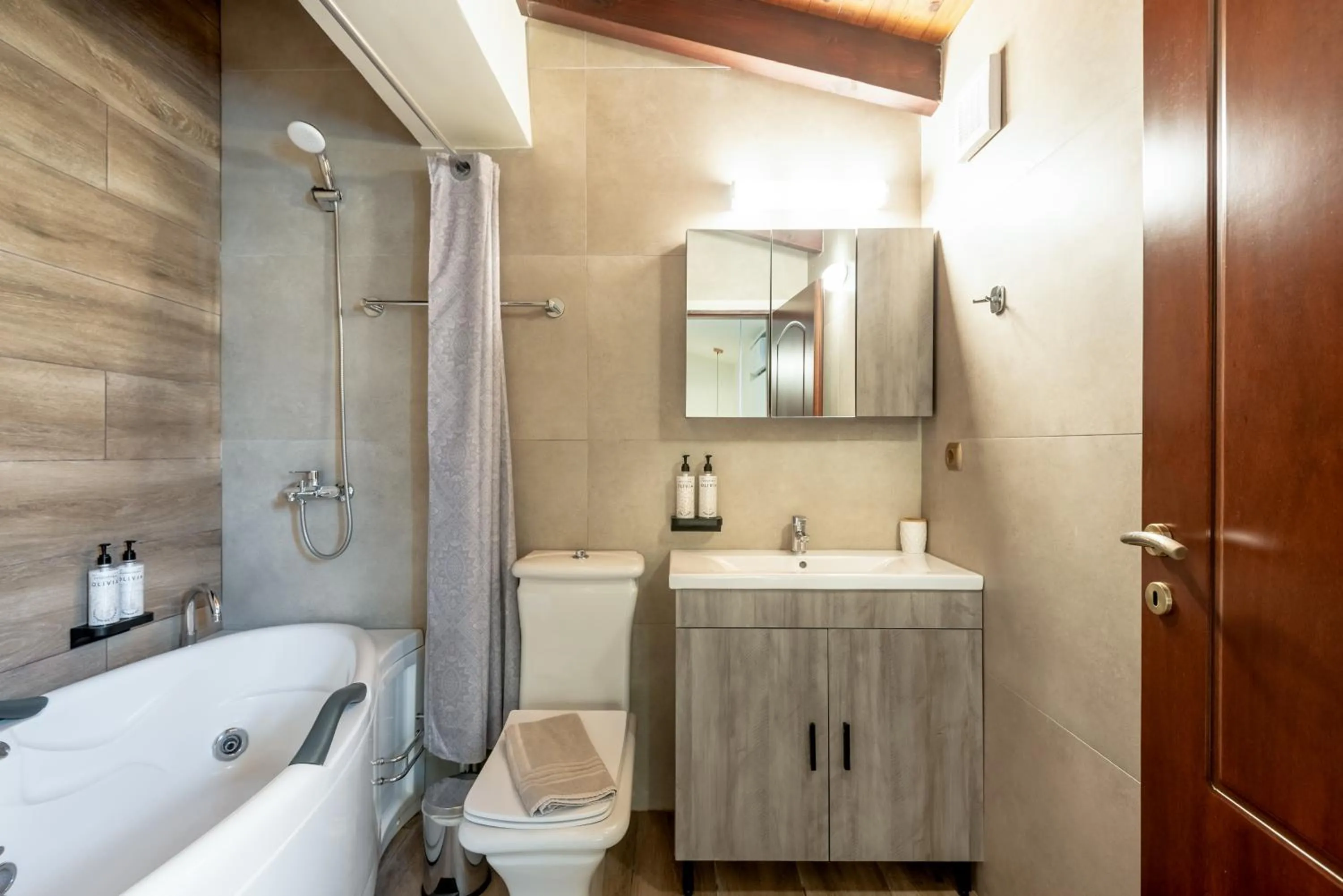 Bathroom in Airis Boutique Hotel & Suites - For adults only