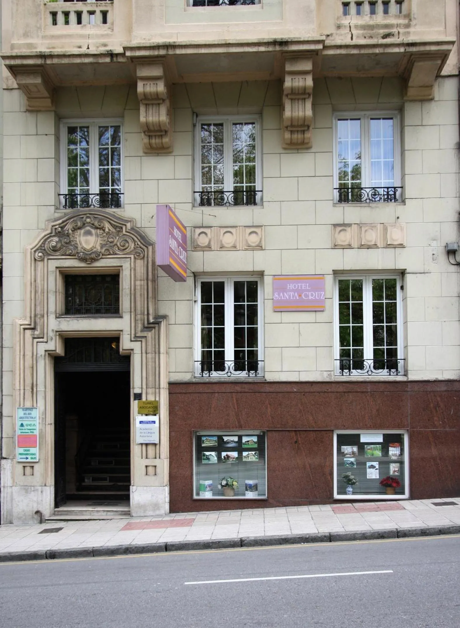 Facade/entrance in Santacruz