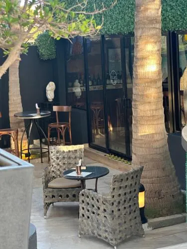 THE PALMS Luxury Boutique Hotel