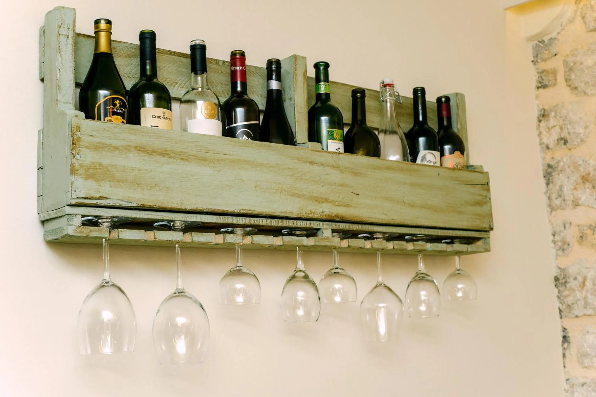 Kitchen or kitchenette in D & Sons Apartments