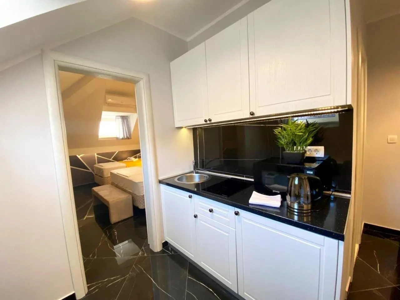 Kitchen or kitchenette in D & Sons Apartments