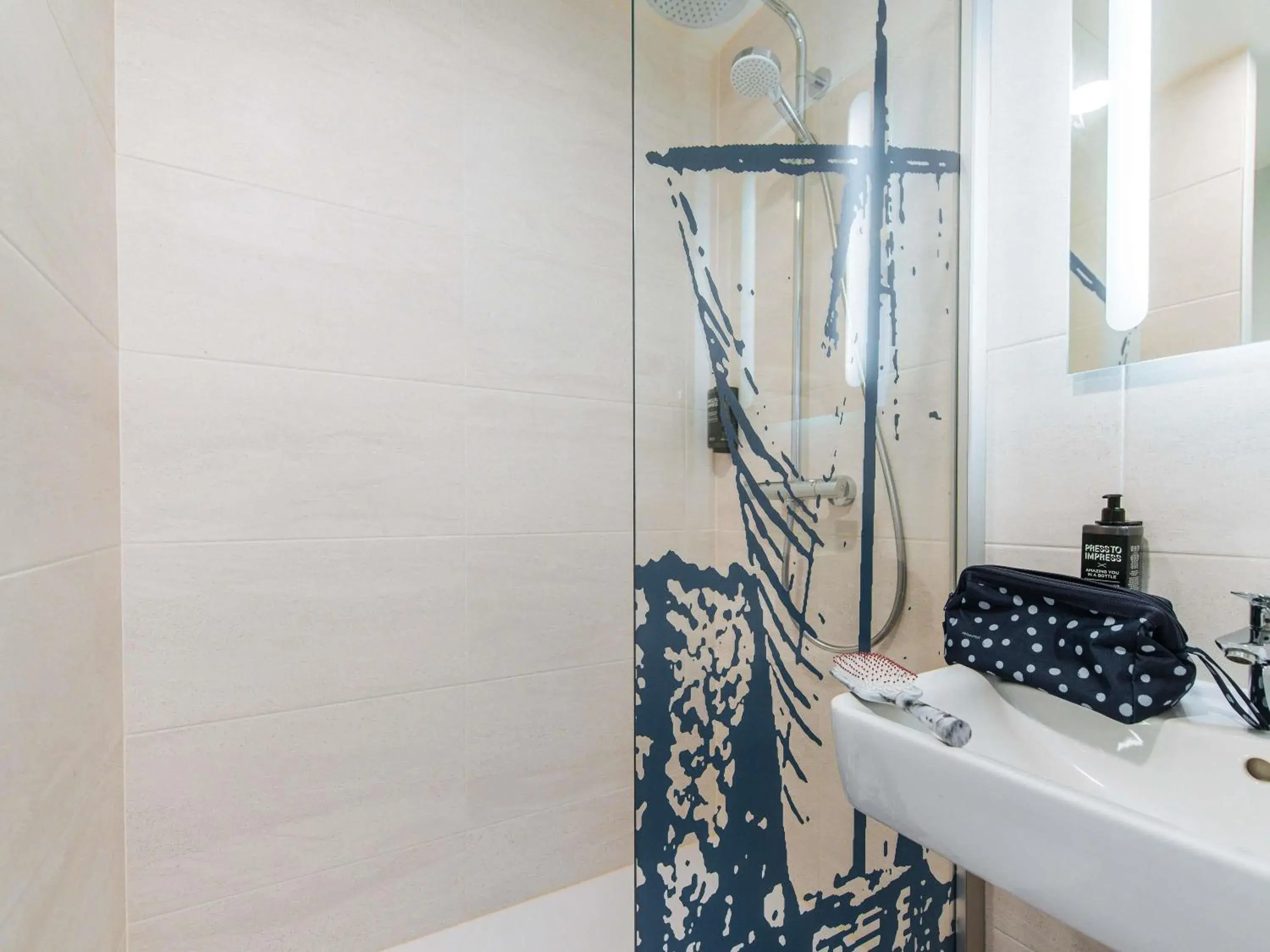 Bedroom in ibis Styles Ancenis Centre Bedroom in ibis Styles Ancenis Centre