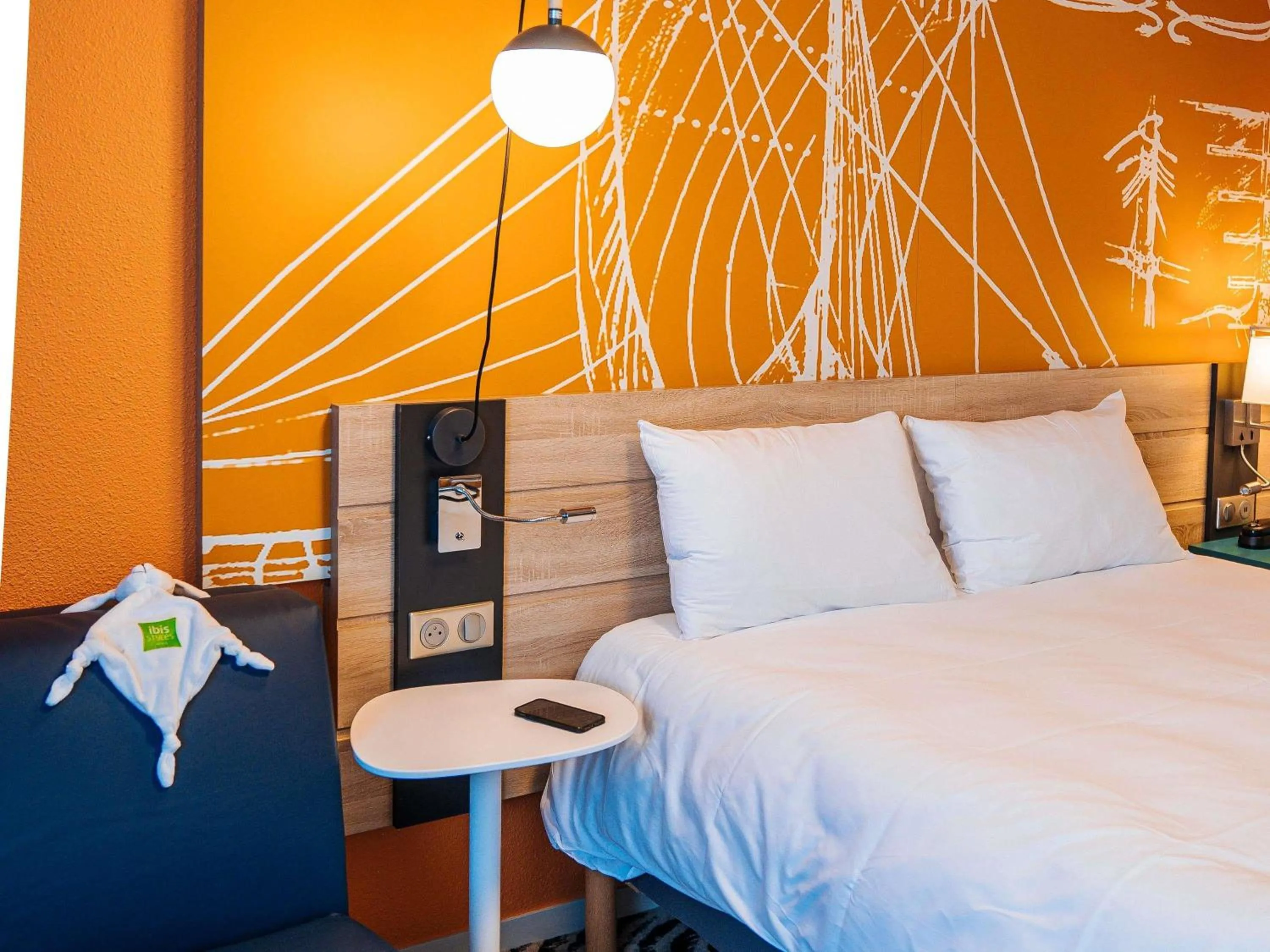 Bedroom, Bed in ibis Styles Ancenis Centre