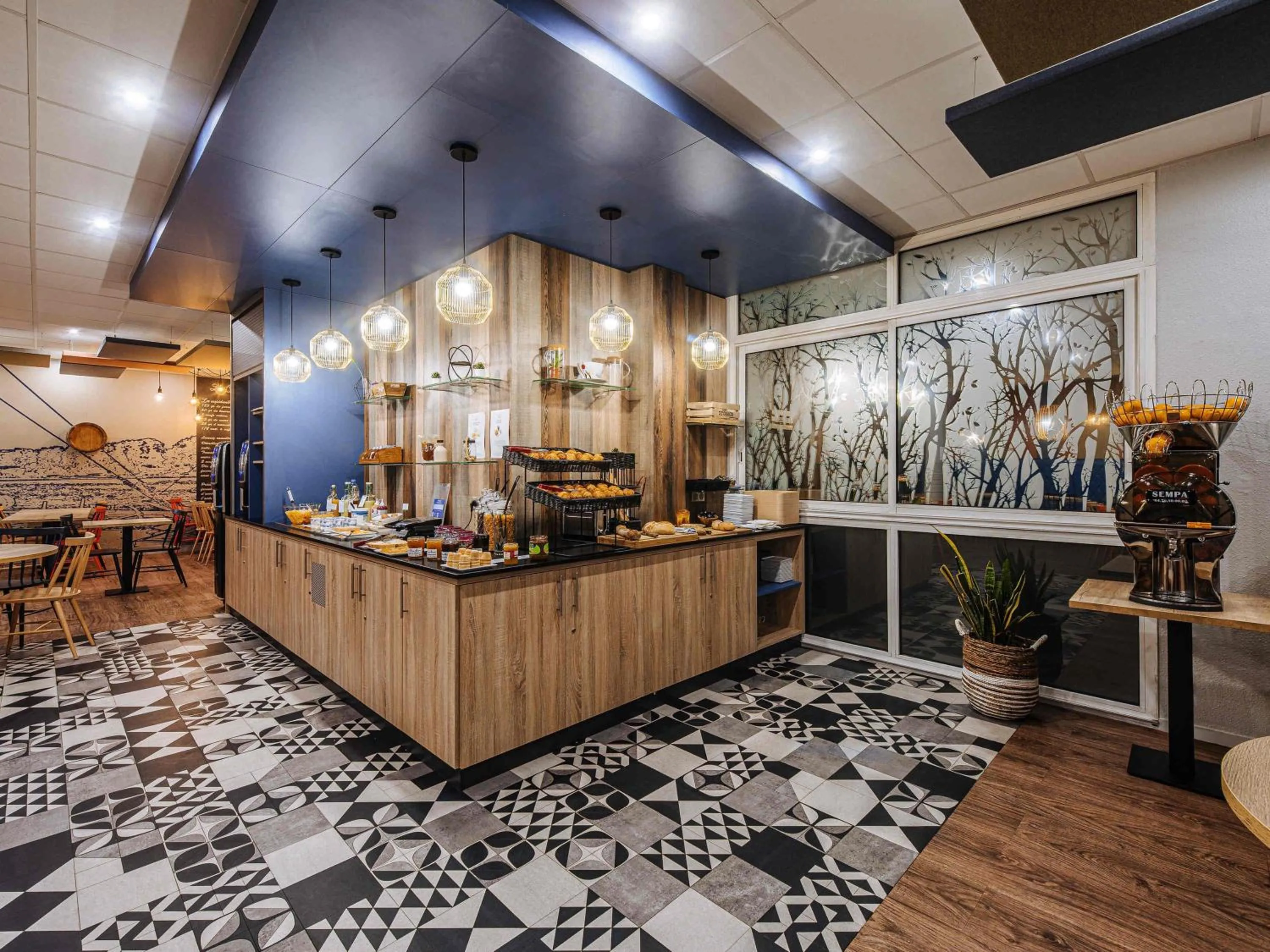 Restaurant/places to eat in ibis Styles Ancenis Centre