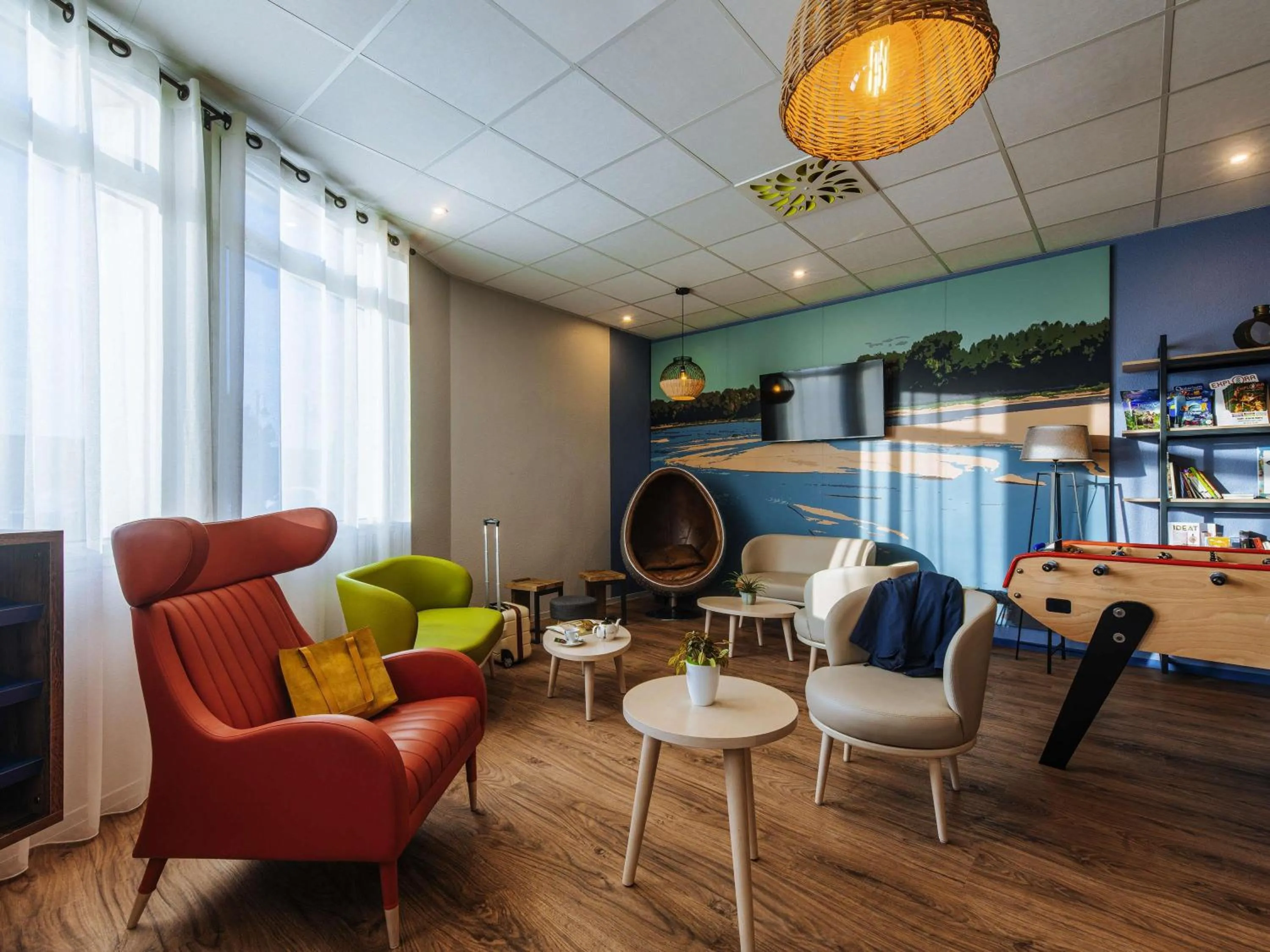 Lounge or bar in ibis Styles Ancenis Centre