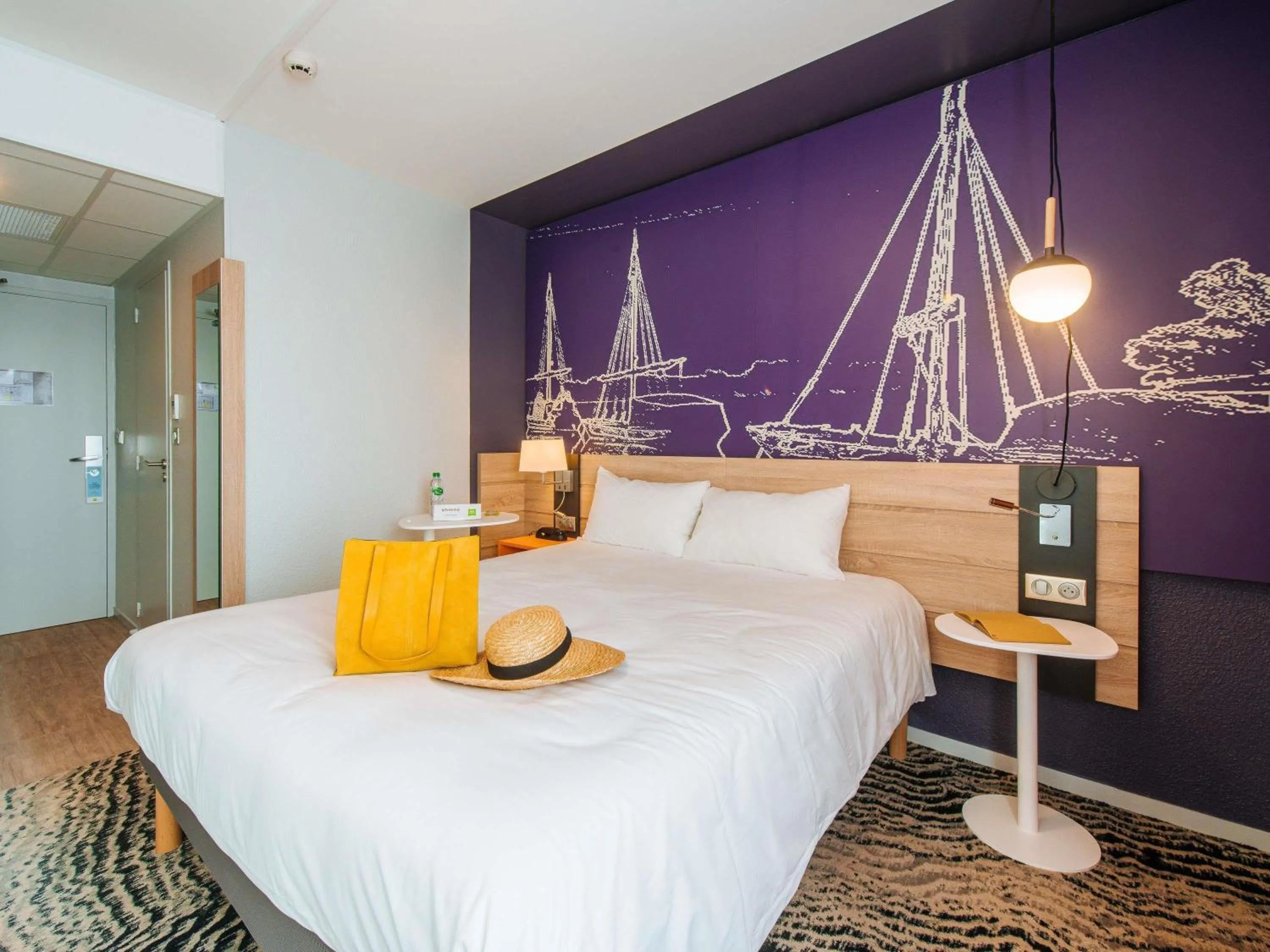 Property building, Bed in ibis Styles Ancenis Centre