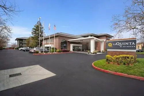 Howard Johnson by Wyndham Fullerton/Anaheim Conference Cntr Howard Johnson by Wyndham Fullerton/Anaheim Conference Cntr