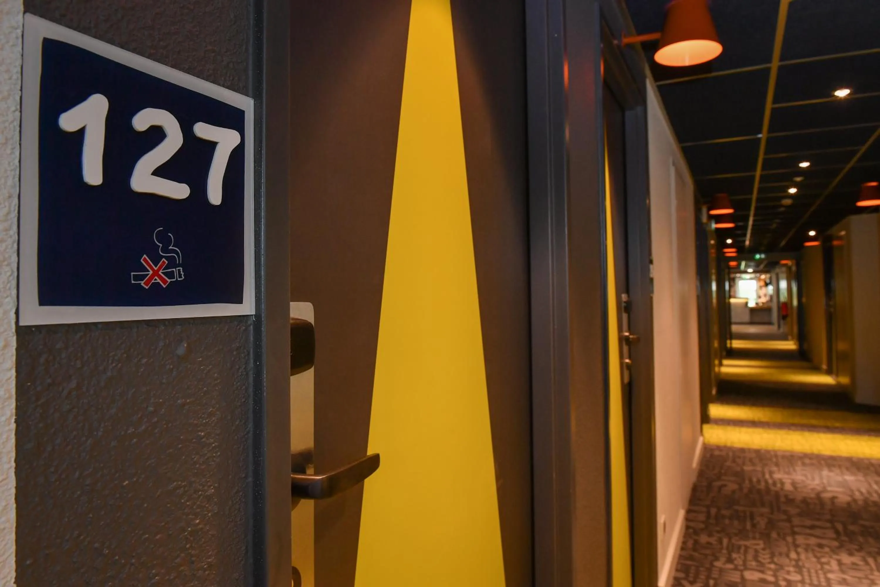 Logo/Certificate/Sign in ibis budget Saint Lô