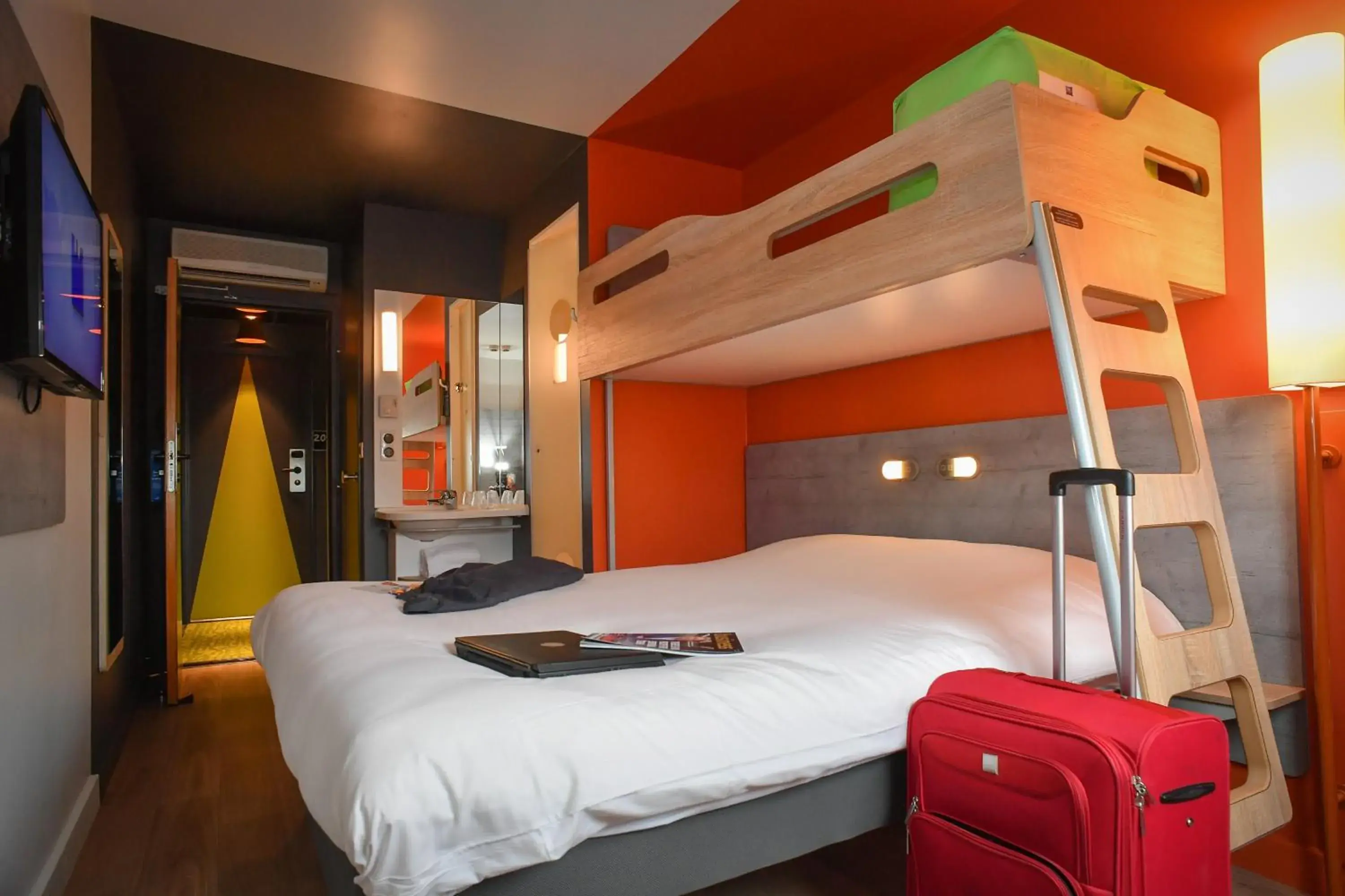 Photo of the whole room, Bed in ibis budget Saint Lô Photo of the whole room, Bed in ibis budget Saint Lô