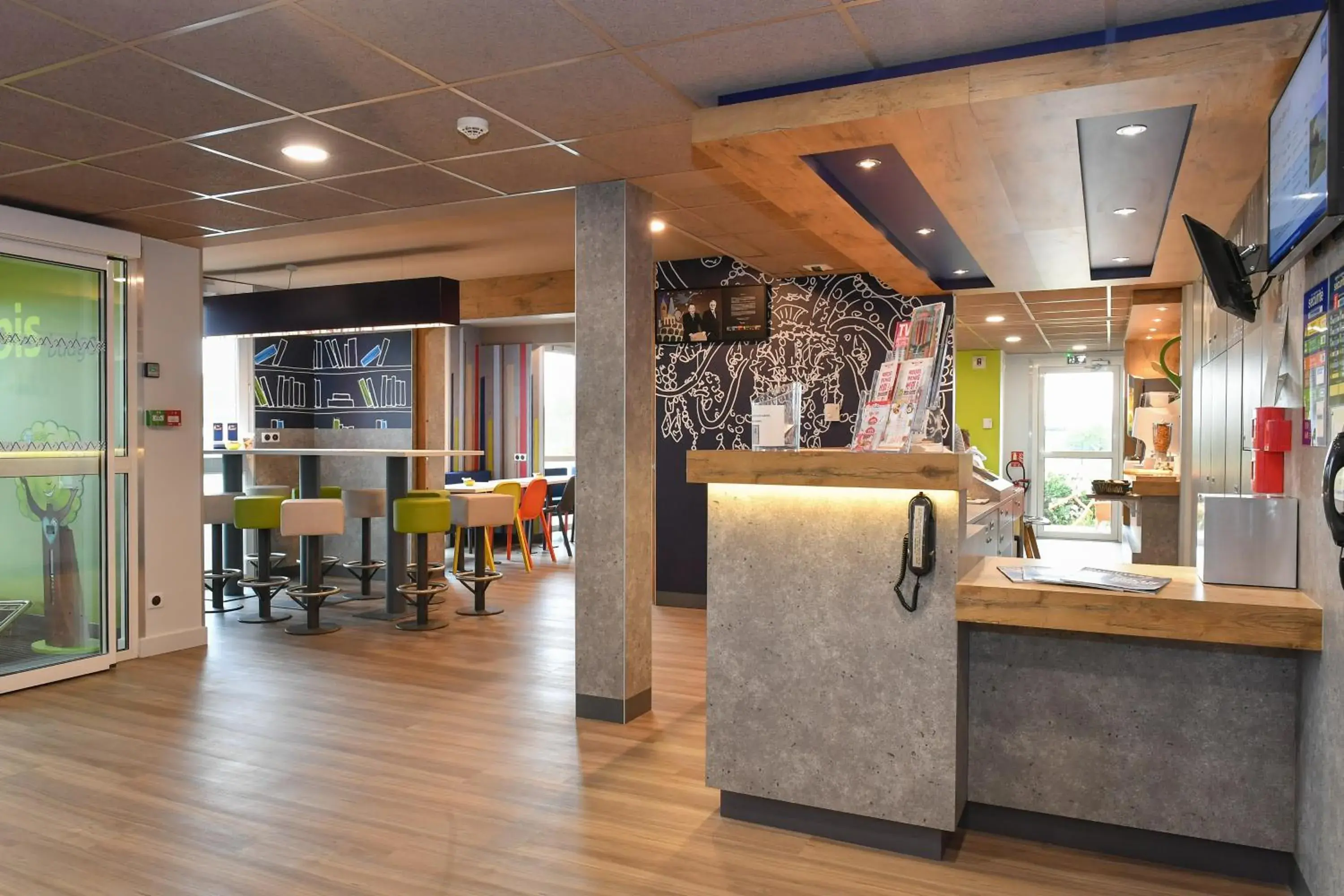 Lobby or reception in ibis budget Saint Lô Lobby or reception in ibis budget Saint Lô
