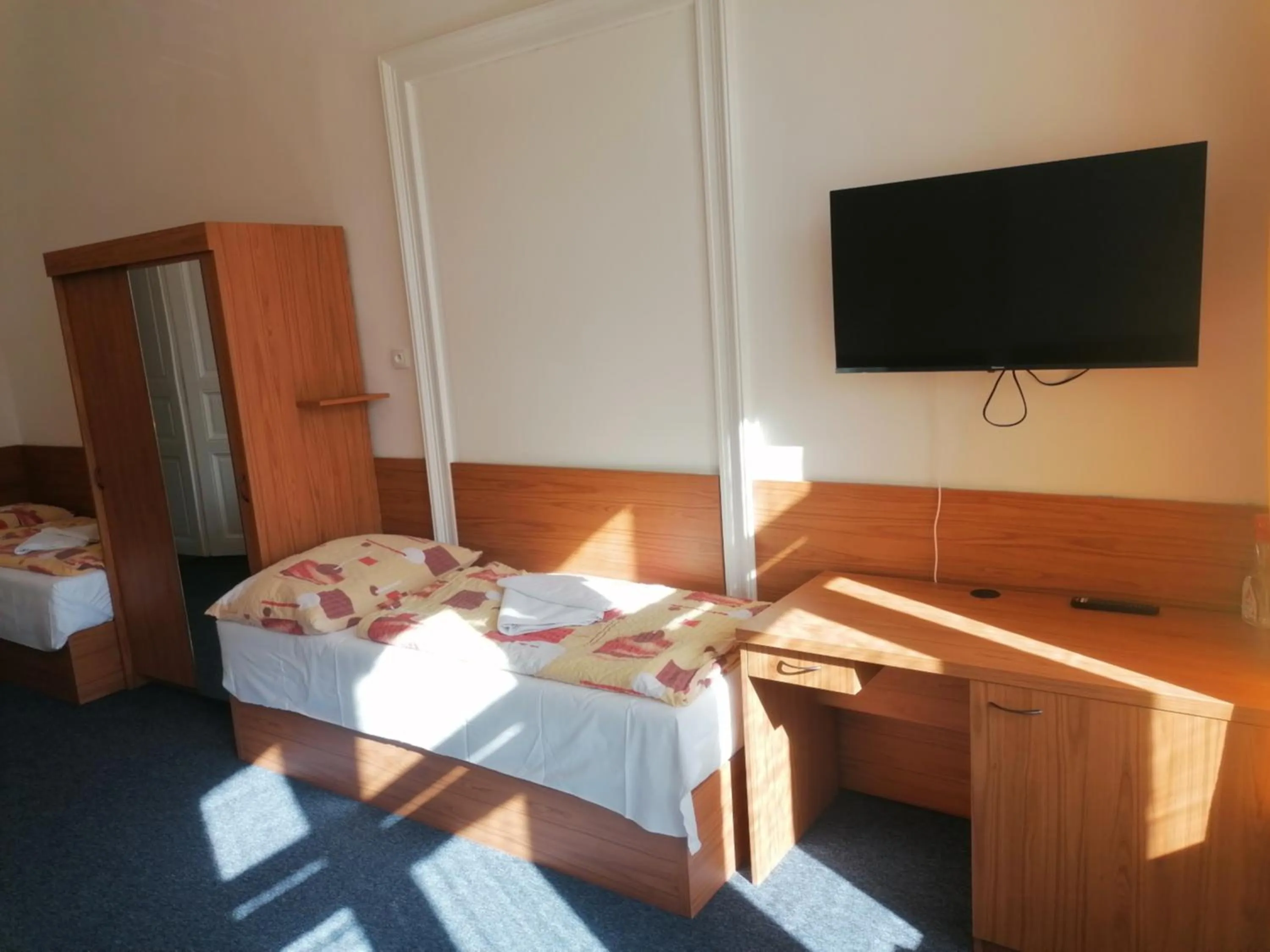 Communal lounge/ TV room, Bed in Hotel Morava