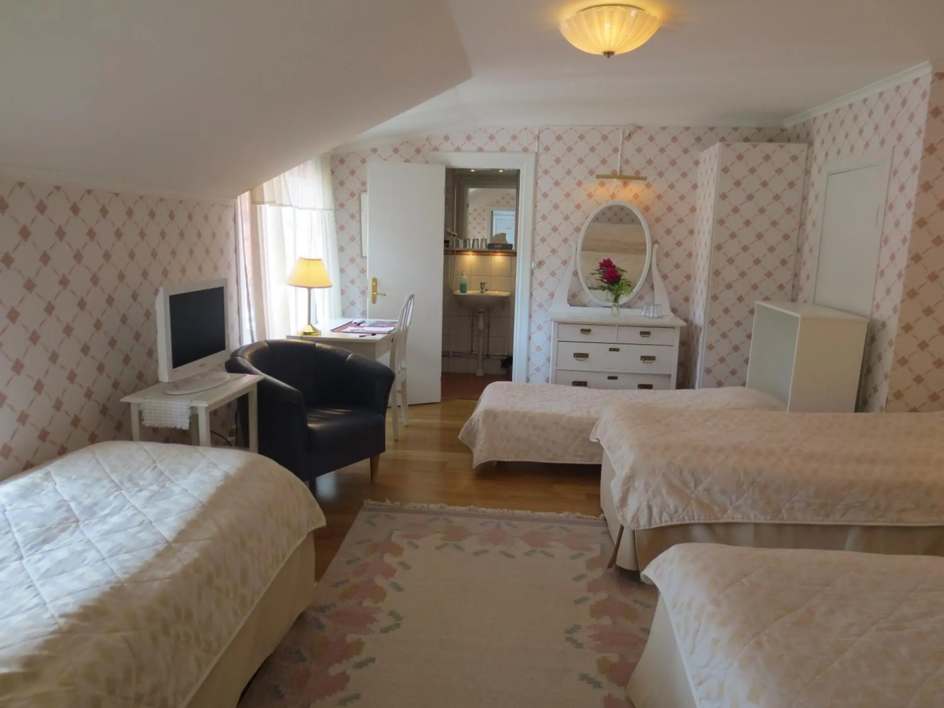 Triple Room with Garden View in Järvsöbaden Triple Room with Garden View in Järvsöbaden