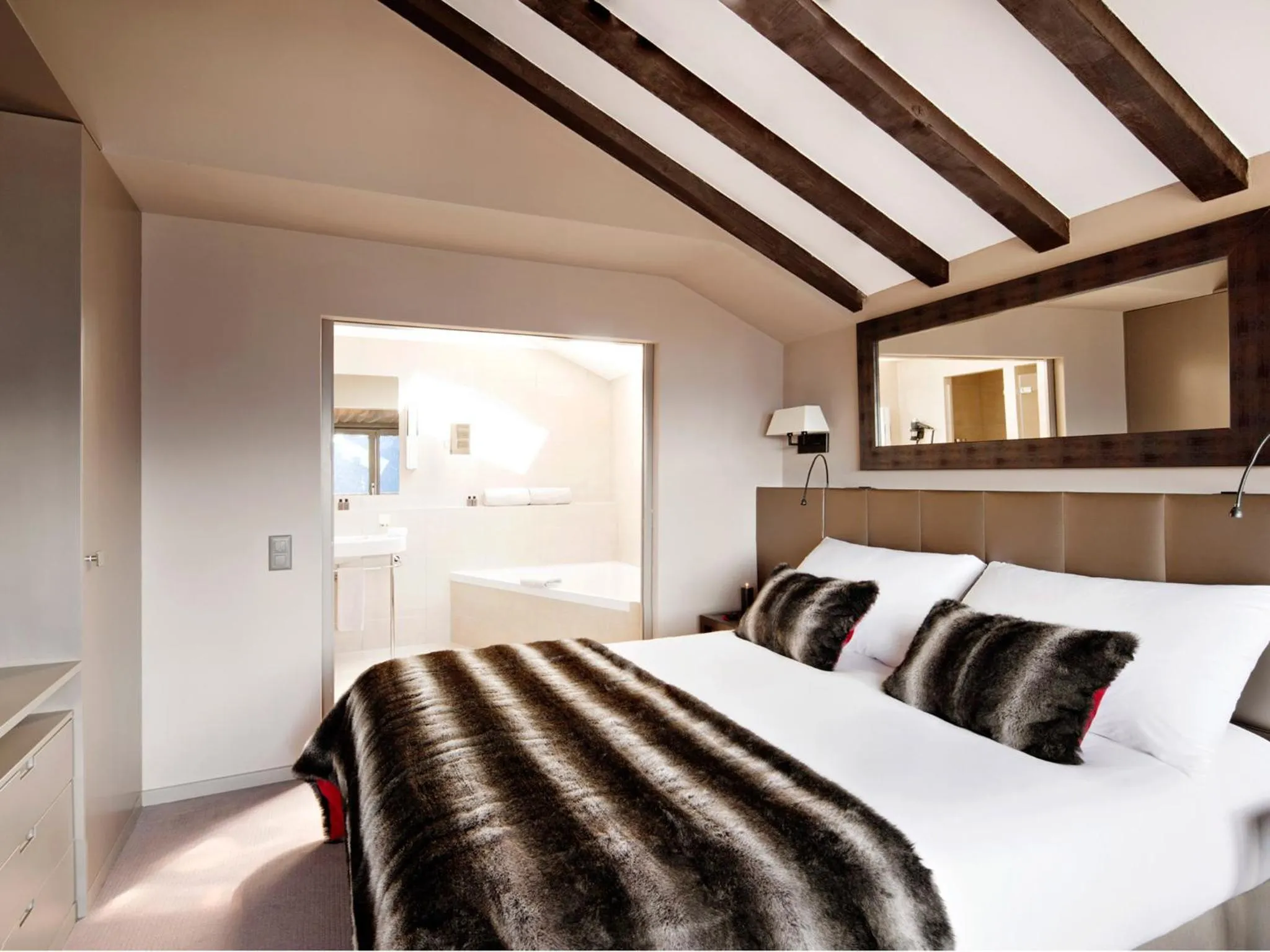 Bed in Hôtel Vanessa