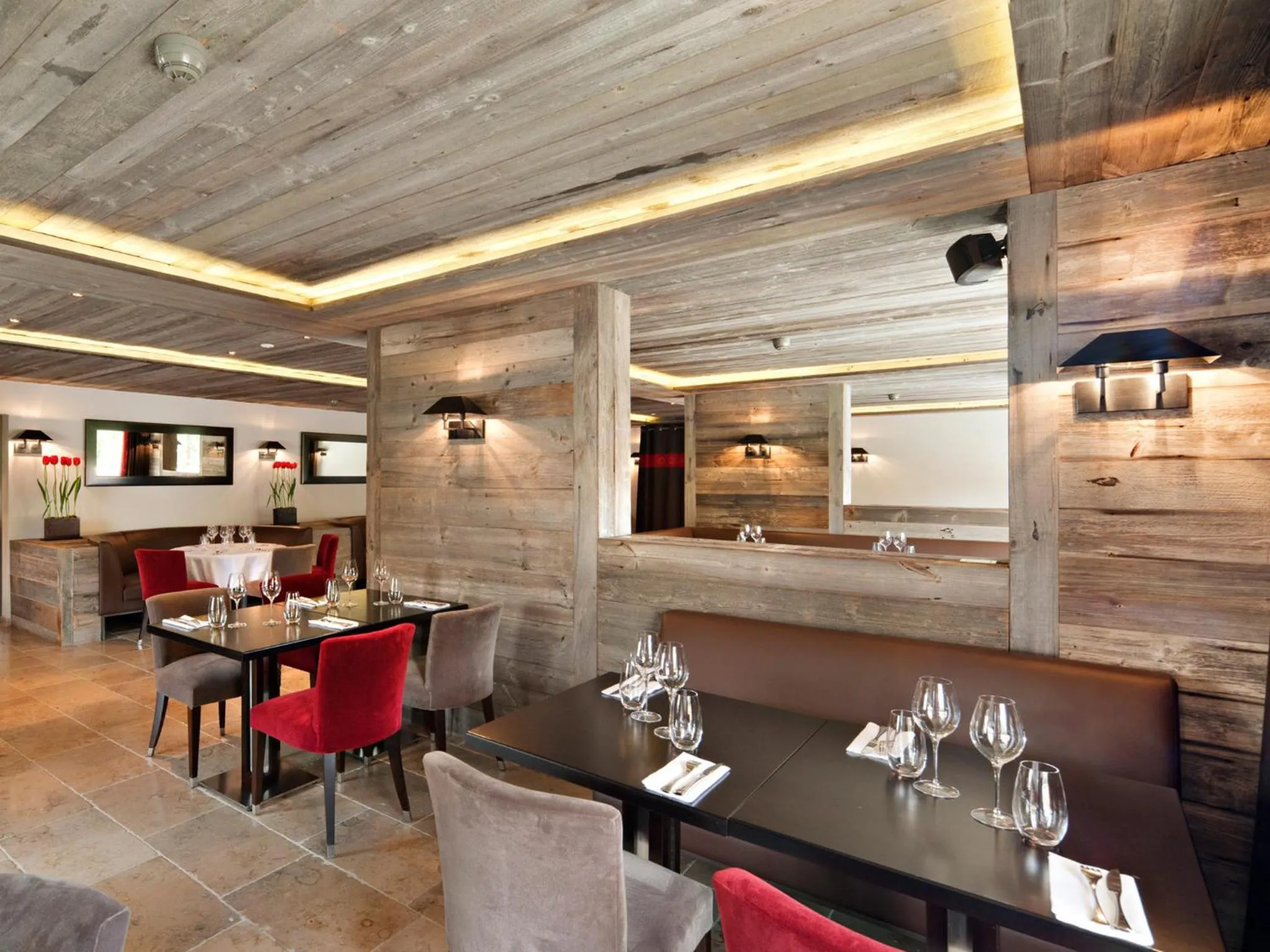 Restaurant/places to eat in Hôtel Vanessa