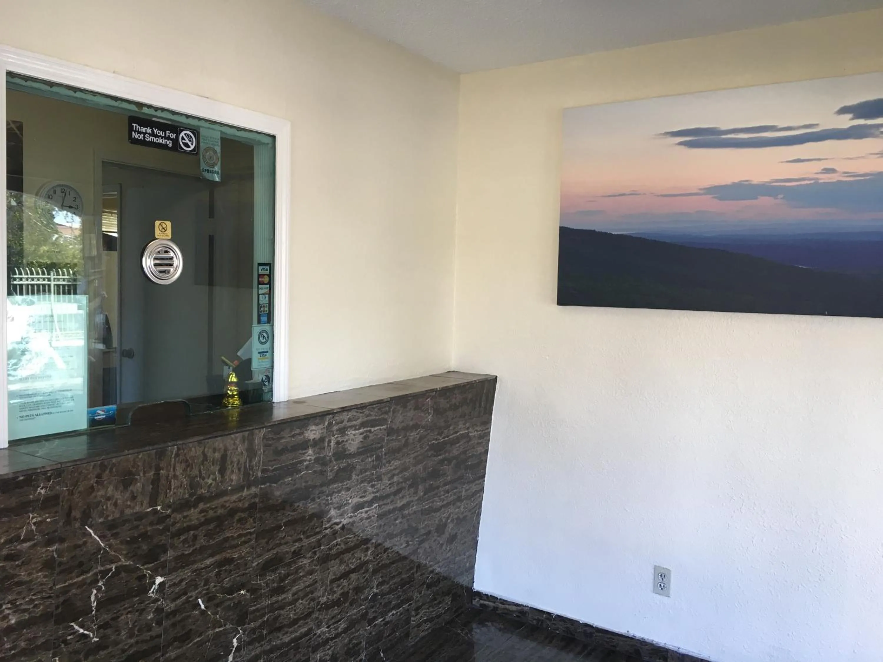 Lobby or reception in Motel 6 Richmond CA Civic Center