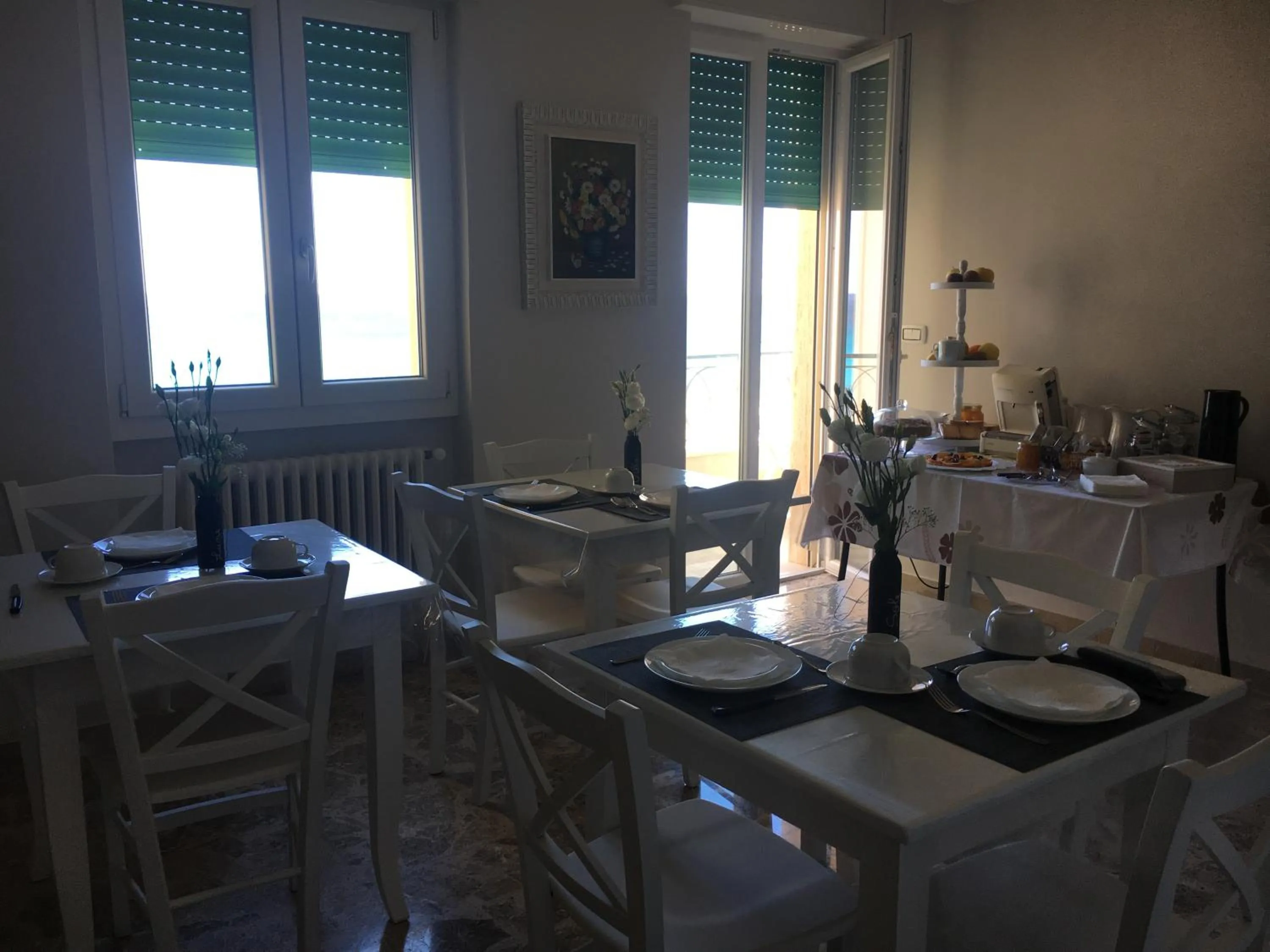 Buffet breakfast in L'Aurora