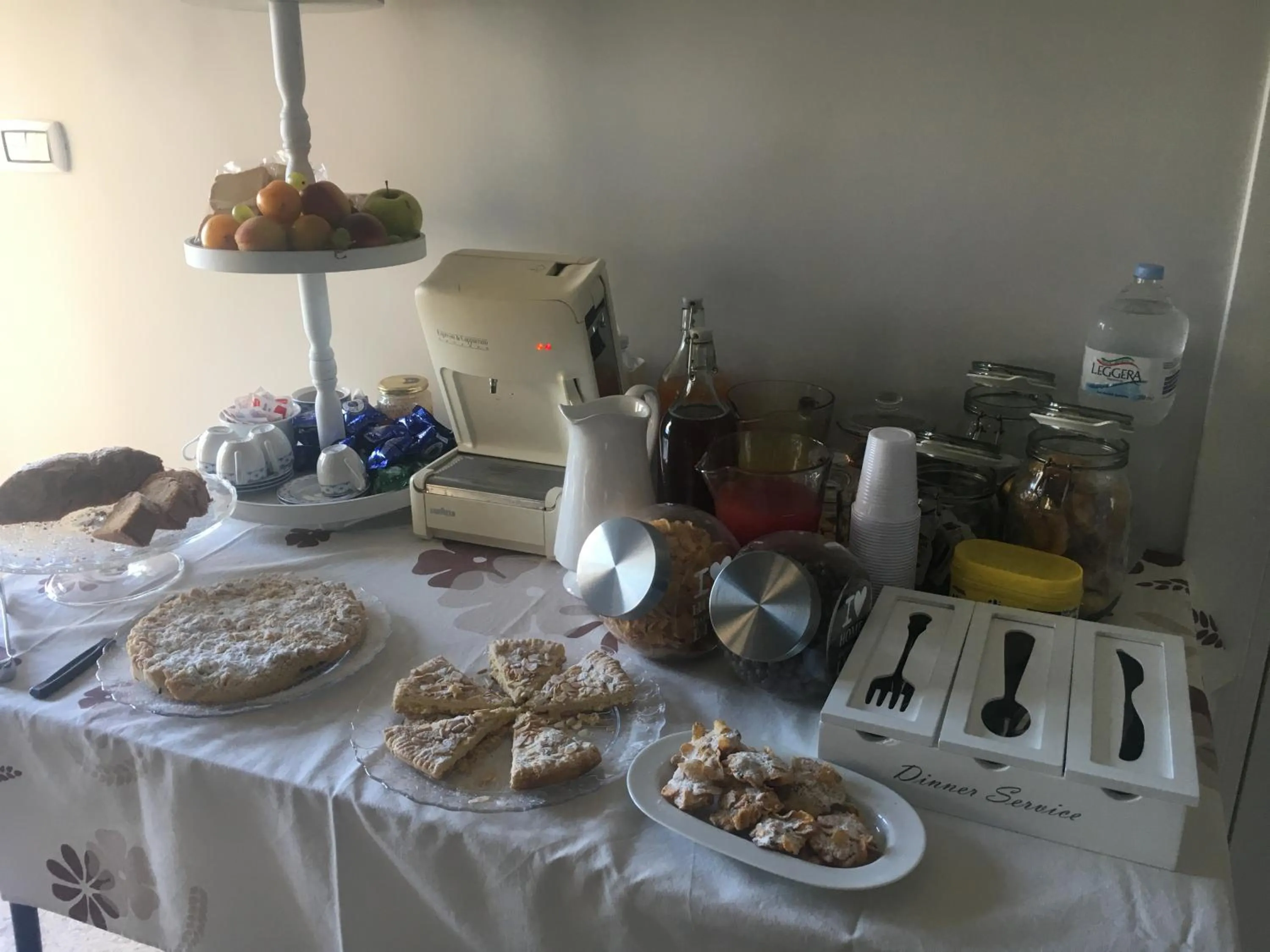 Buffet breakfast in L'Aurora