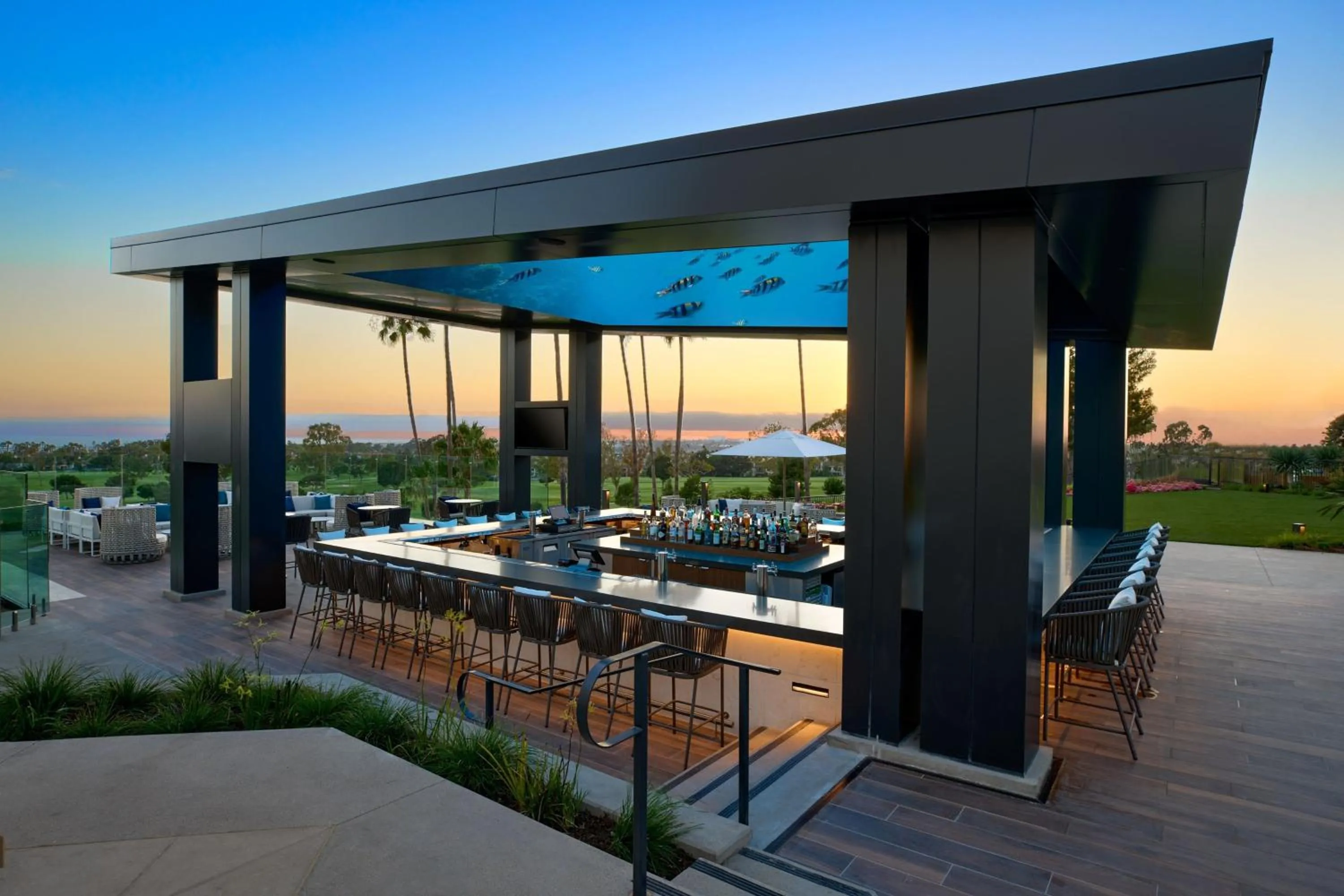 Lounge or bar in VEA Newport Beach, a Marriott Resort & Spa