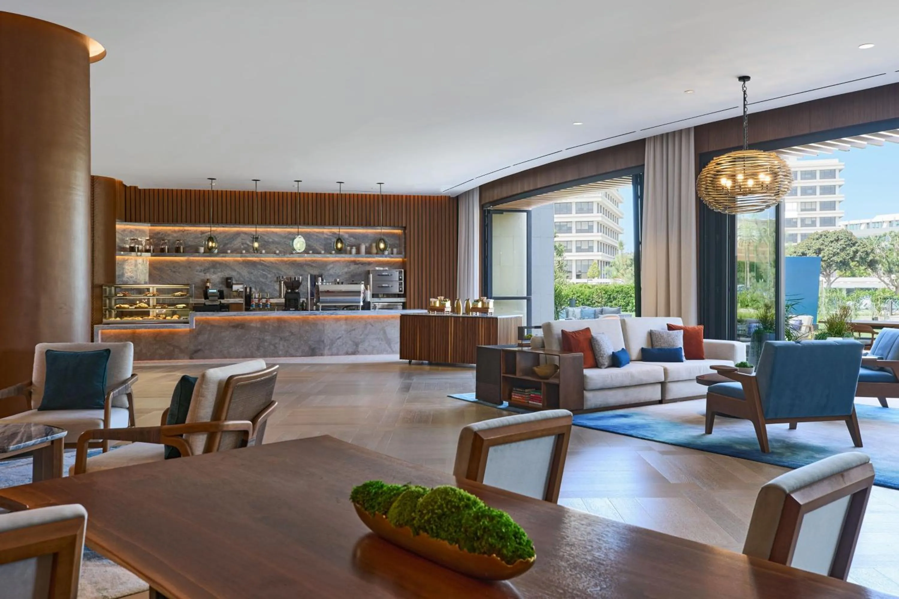 Lounge or bar in VEA Newport Beach, a Marriott Resort & Spa