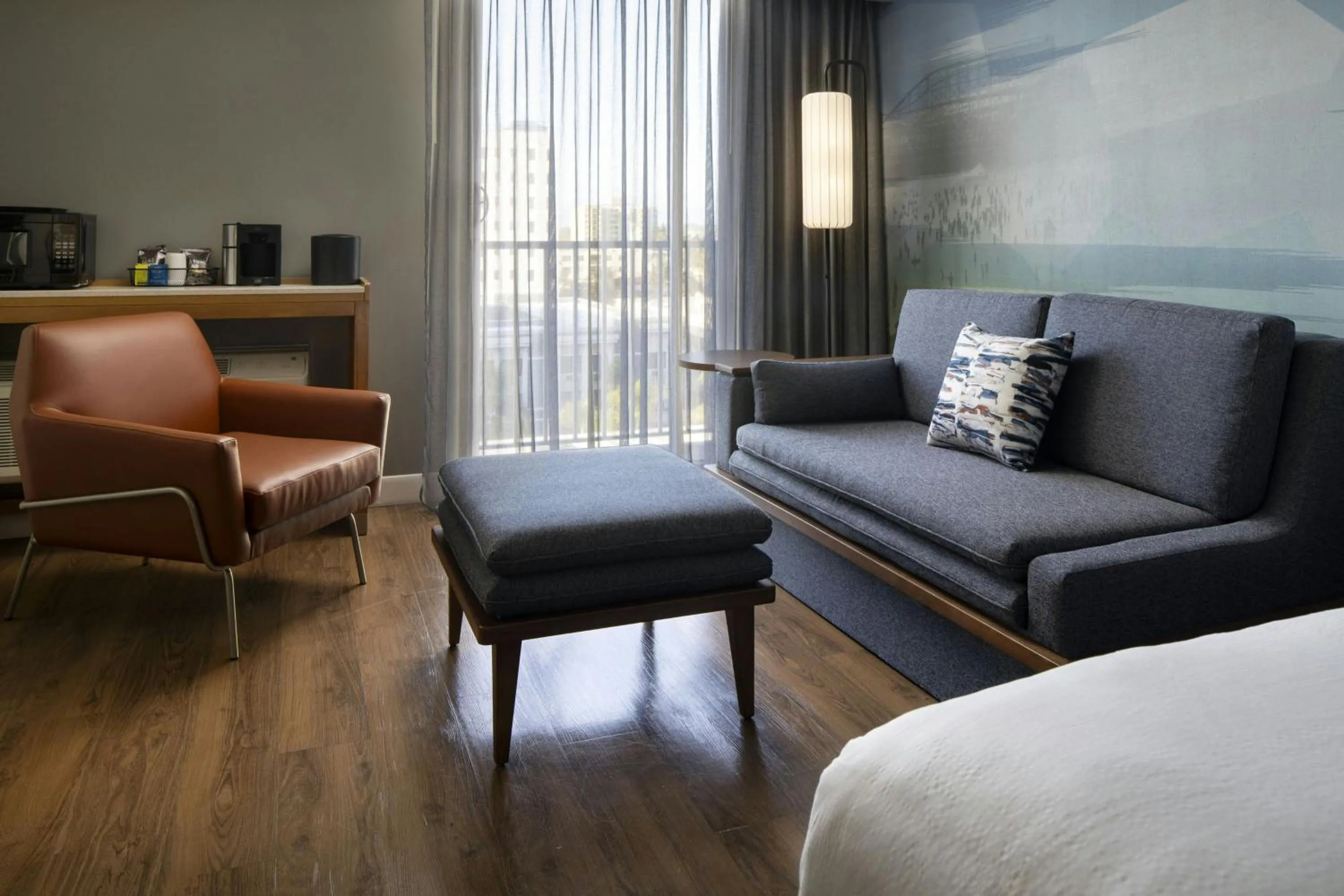 Living room in Courtyard by Marriott Long Beach Downtown