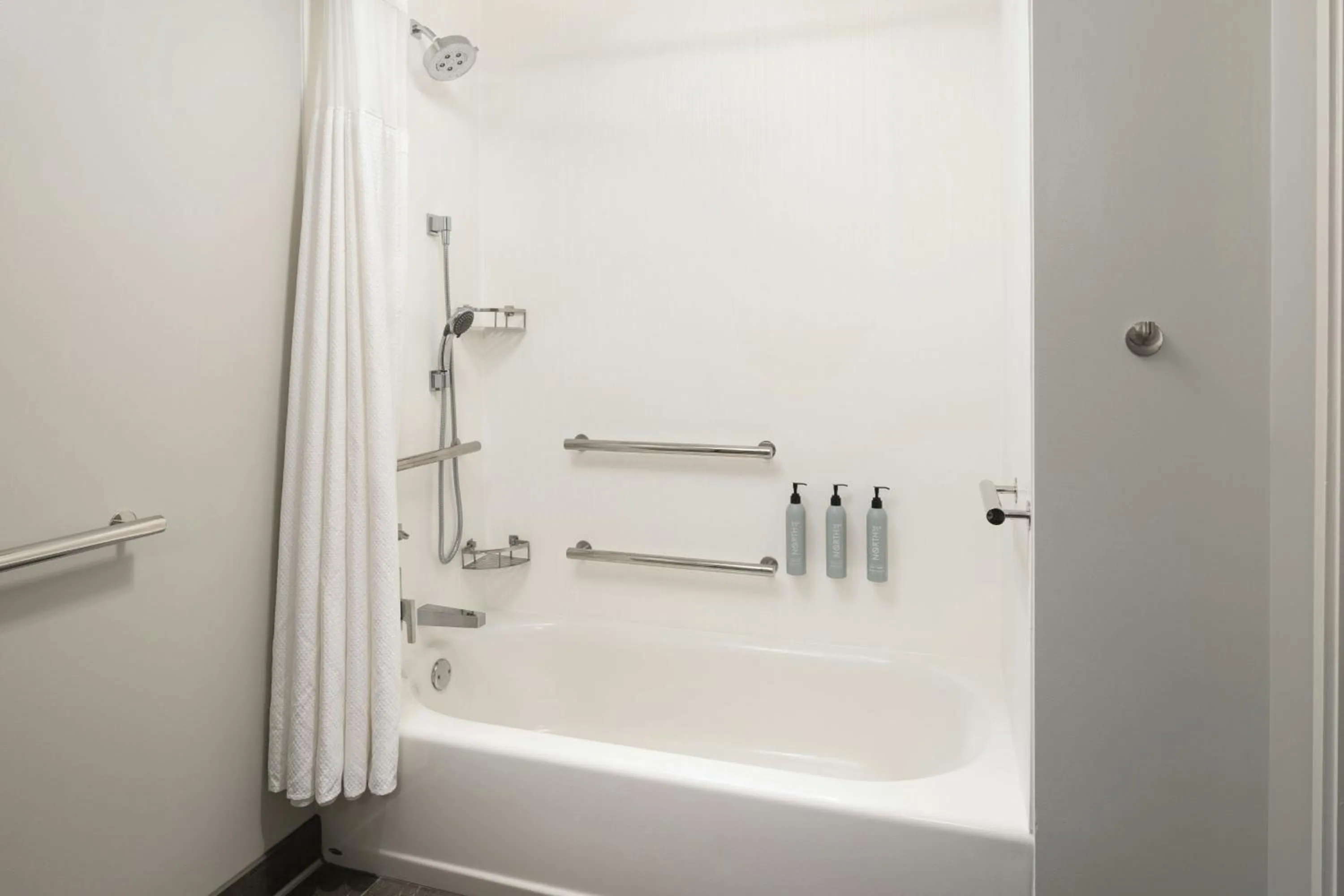 Photo of the whole room in Courtyard by Marriott Long Beach Downtown