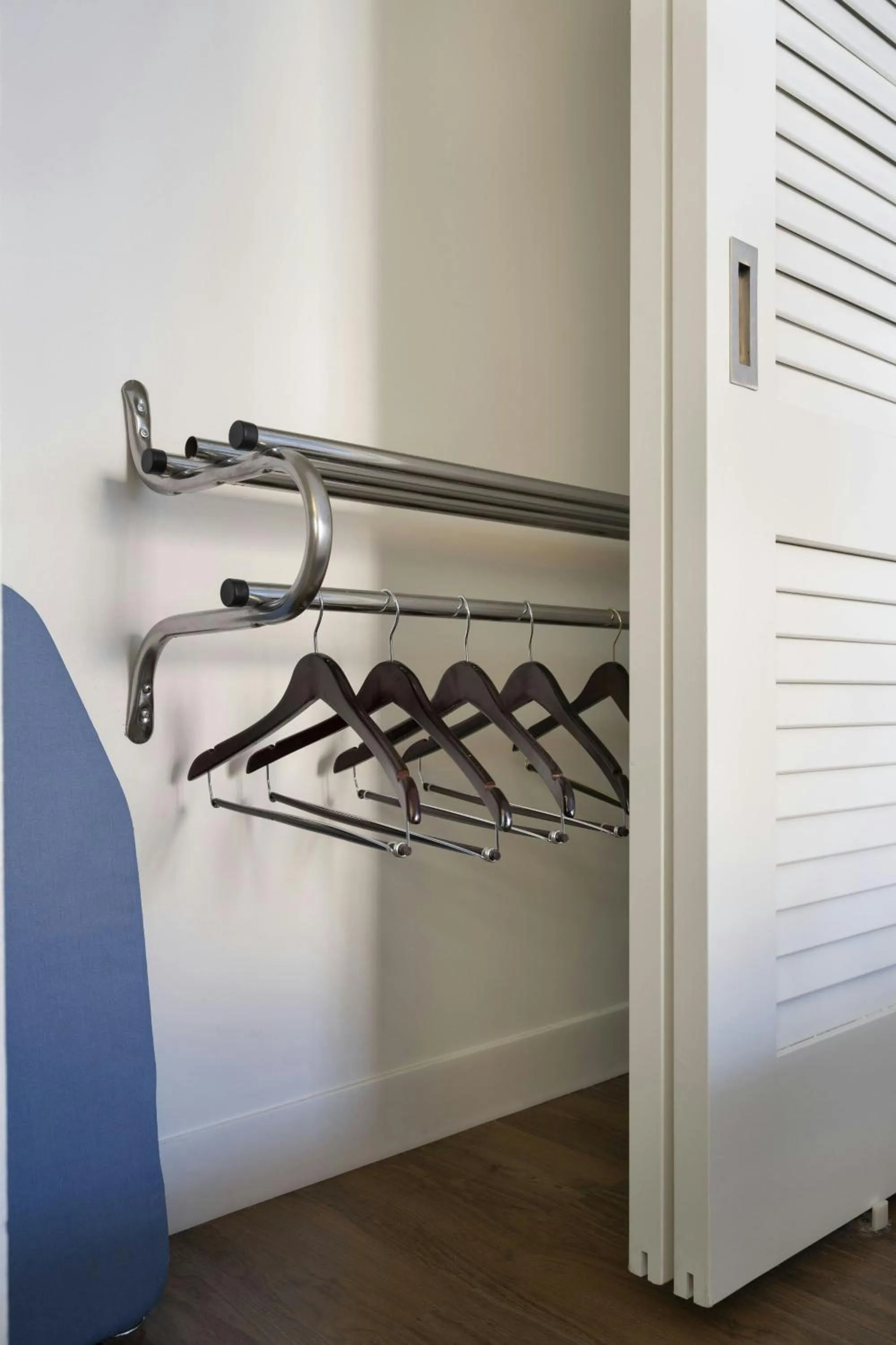 Photo of the whole room in Courtyard by Marriott Long Beach Downtown