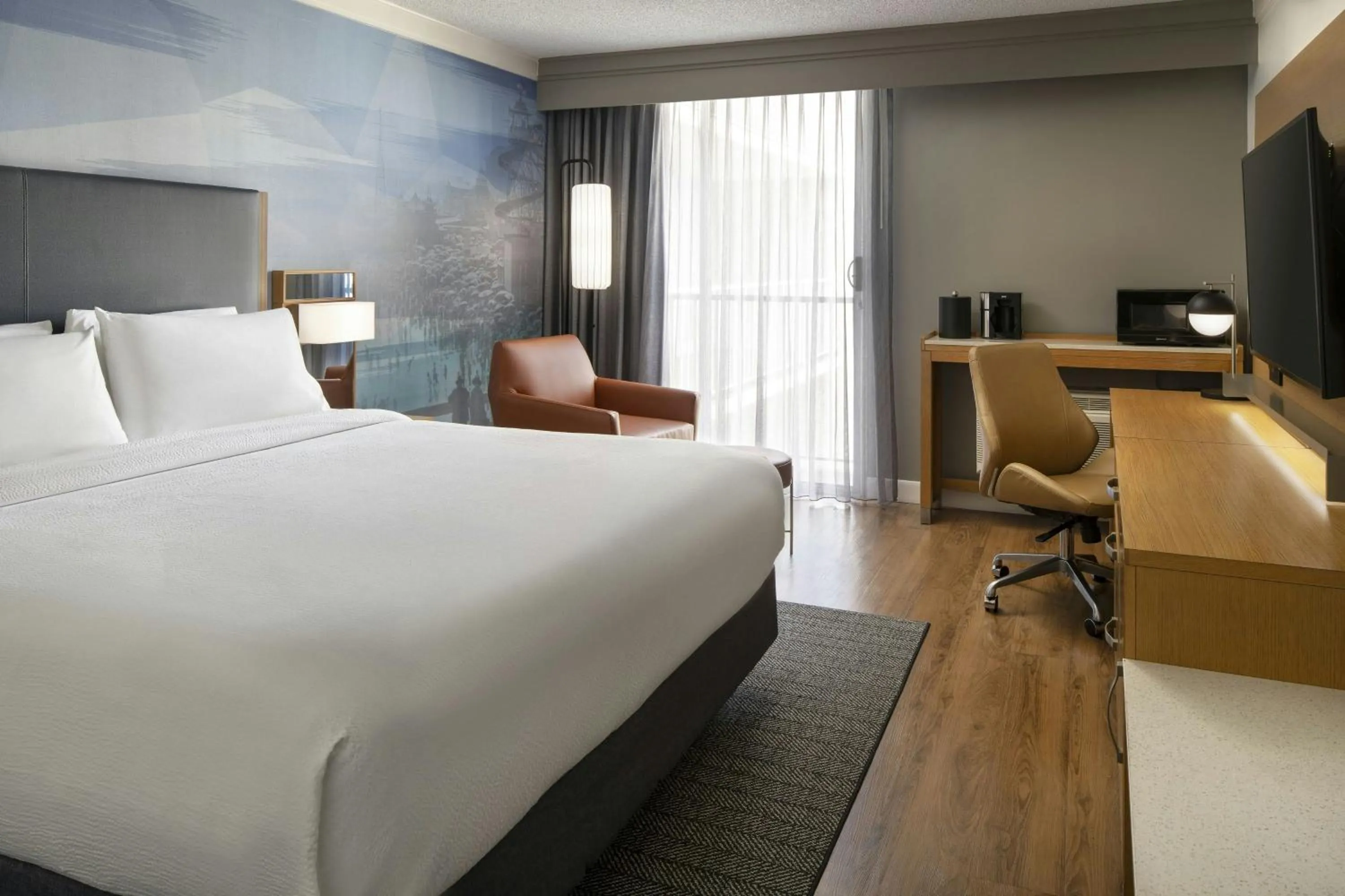 Photo of the whole room, Bed in Courtyard by Marriott Long Beach Downtown