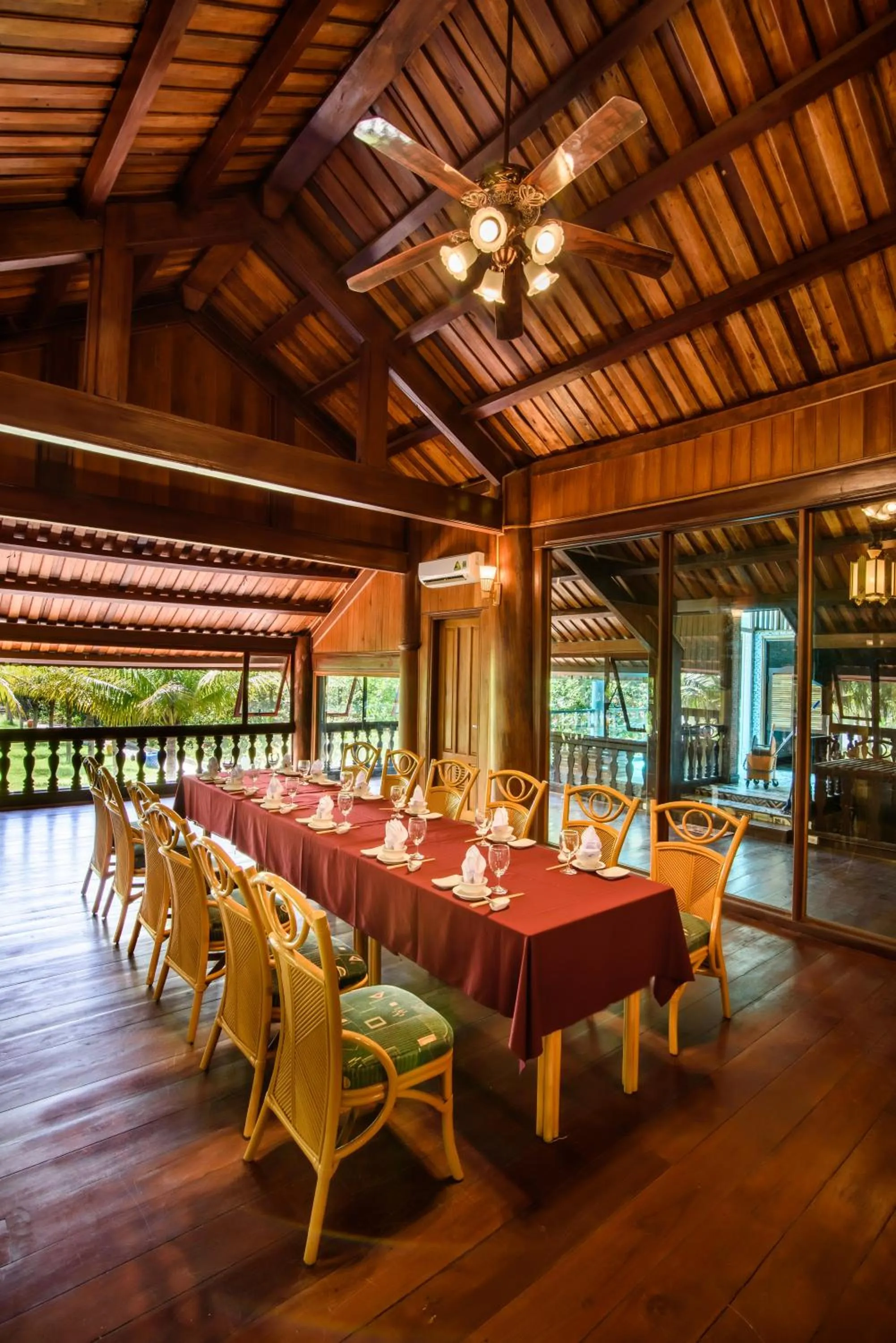 Restaurant/places to eat in Sankofa Village Hill Resort & Spa