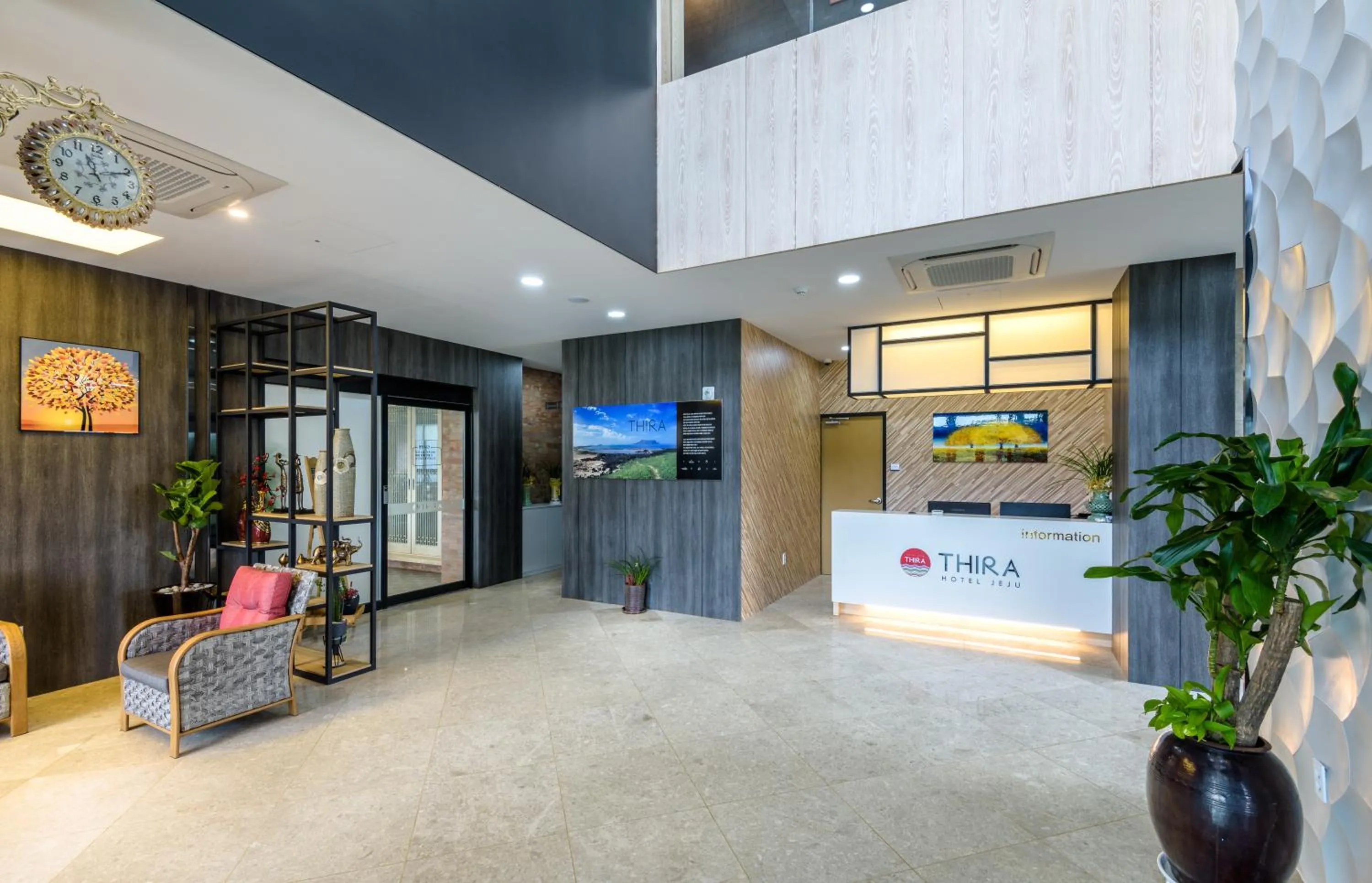 Living room in Thira Hotel