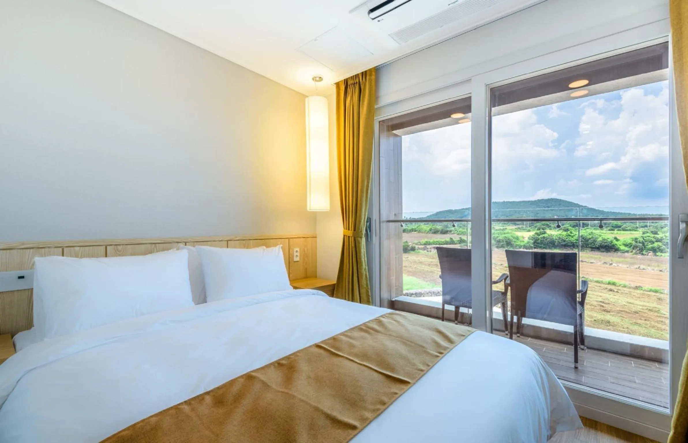 Mountain view, Bed in Thira Hotel