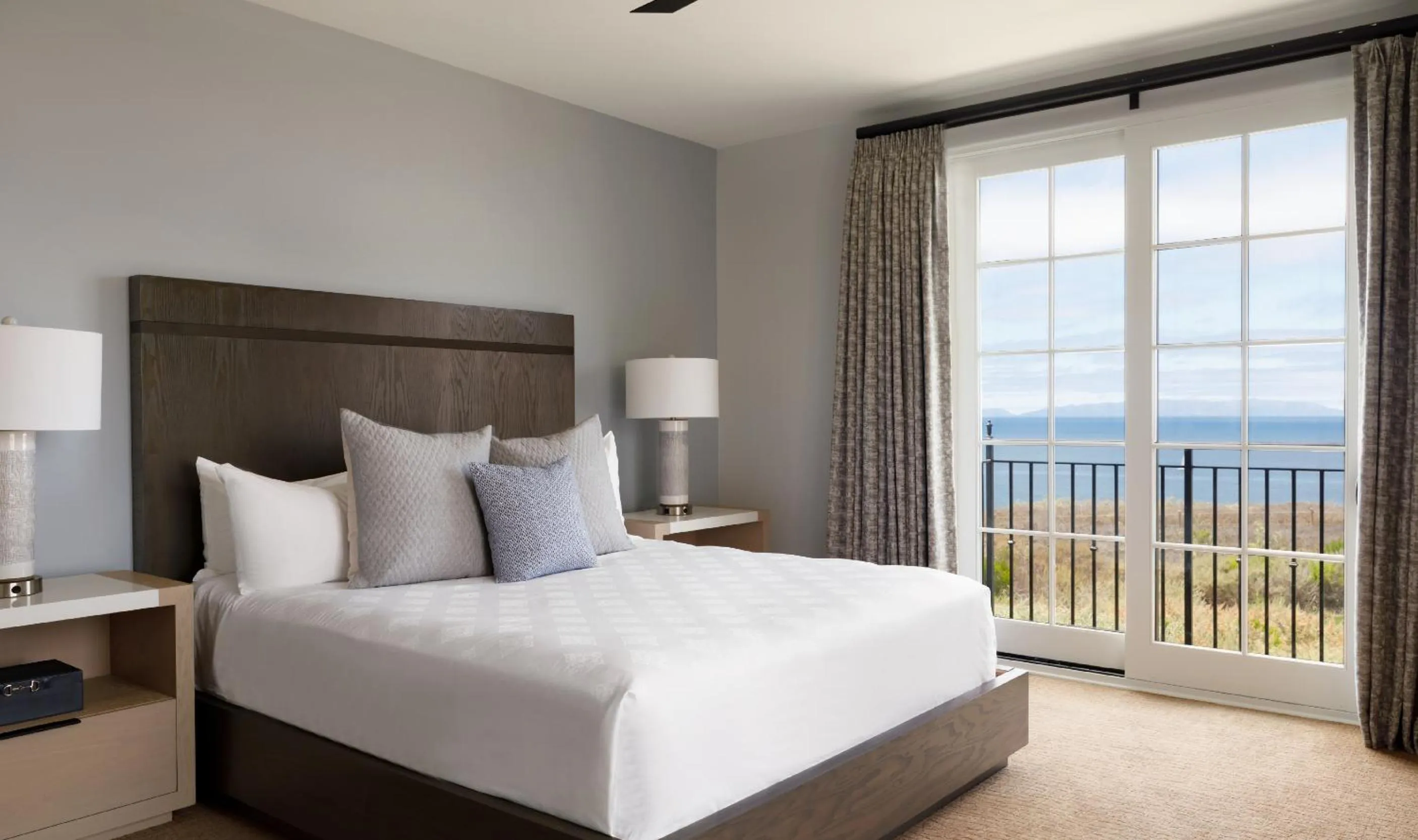 Balcony/Terrace, Bed in Terranea Resort