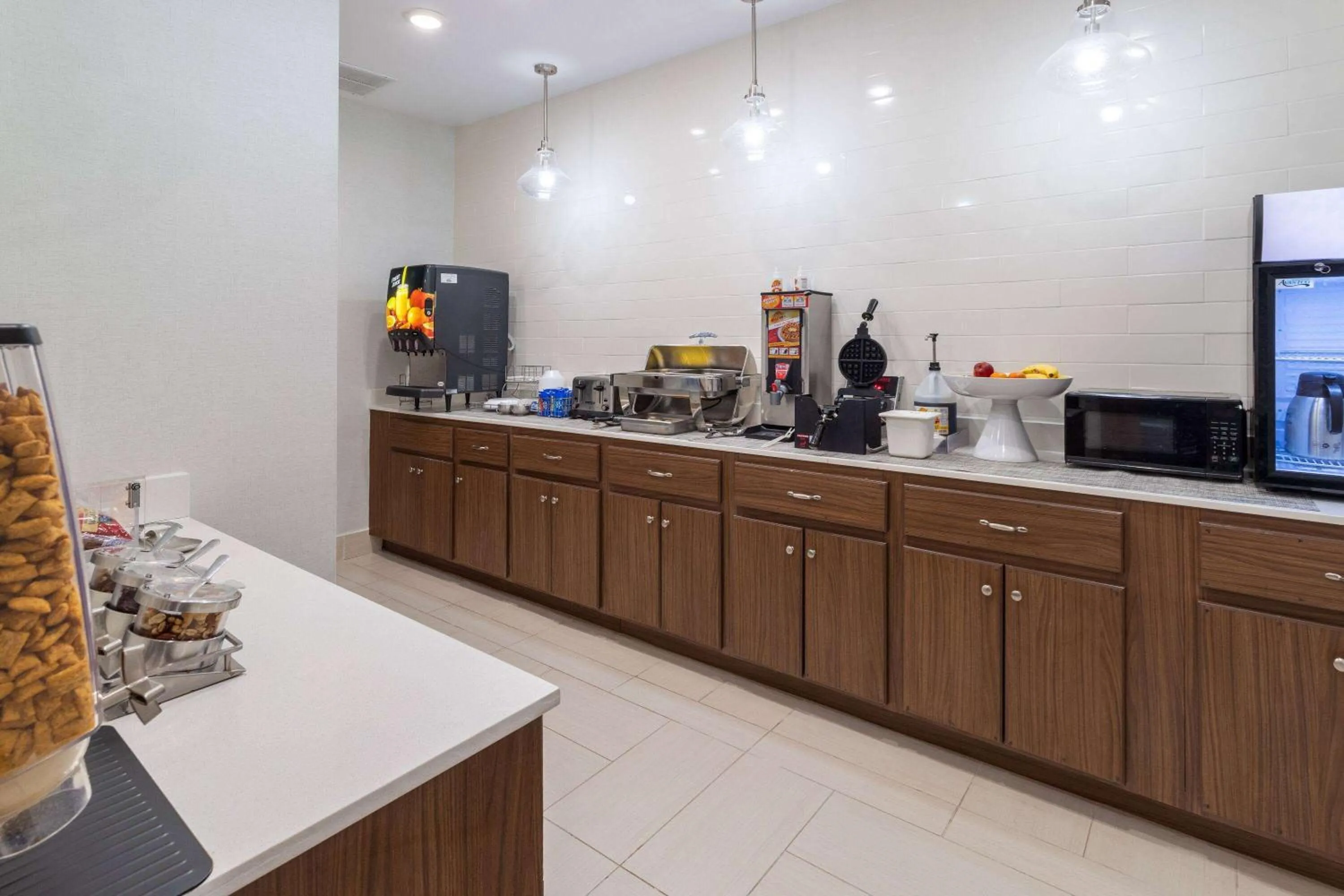 Breakfast in La Quinta Inn & Suites by Wyndham Augusta Fort Eisenhower