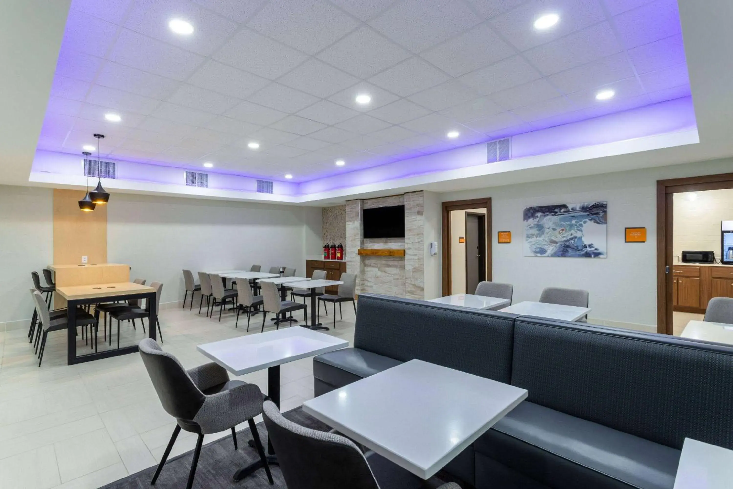 Breakfast in La Quinta Inn & Suites by Wyndham Augusta Fort Eisenhower Breakfast in La Quinta Inn & Suites by Wyndham Augusta Fort Eisenhower