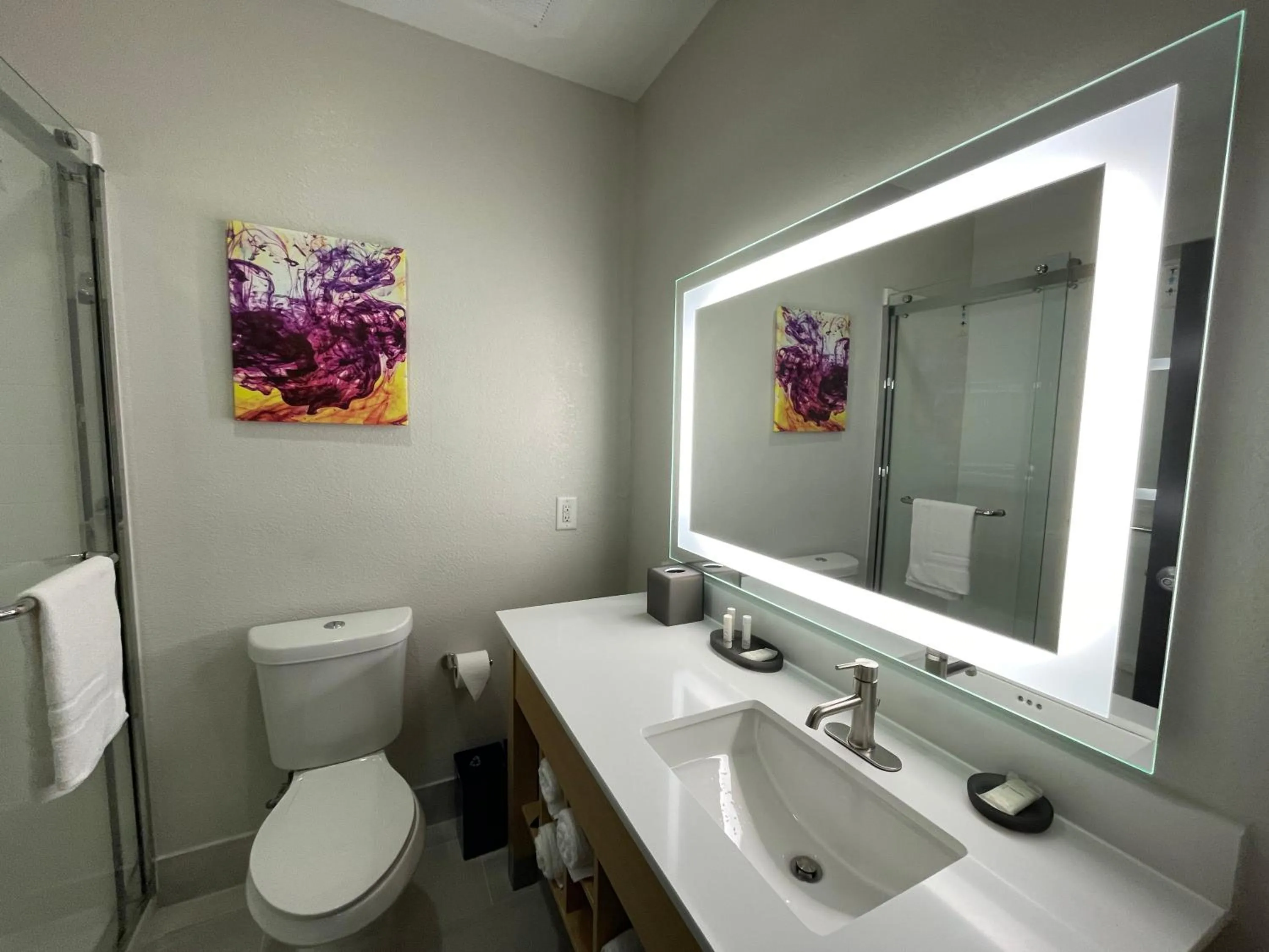Bathroom in La Quinta Inn & Suites by Wyndham Augusta Fort Eisenhower