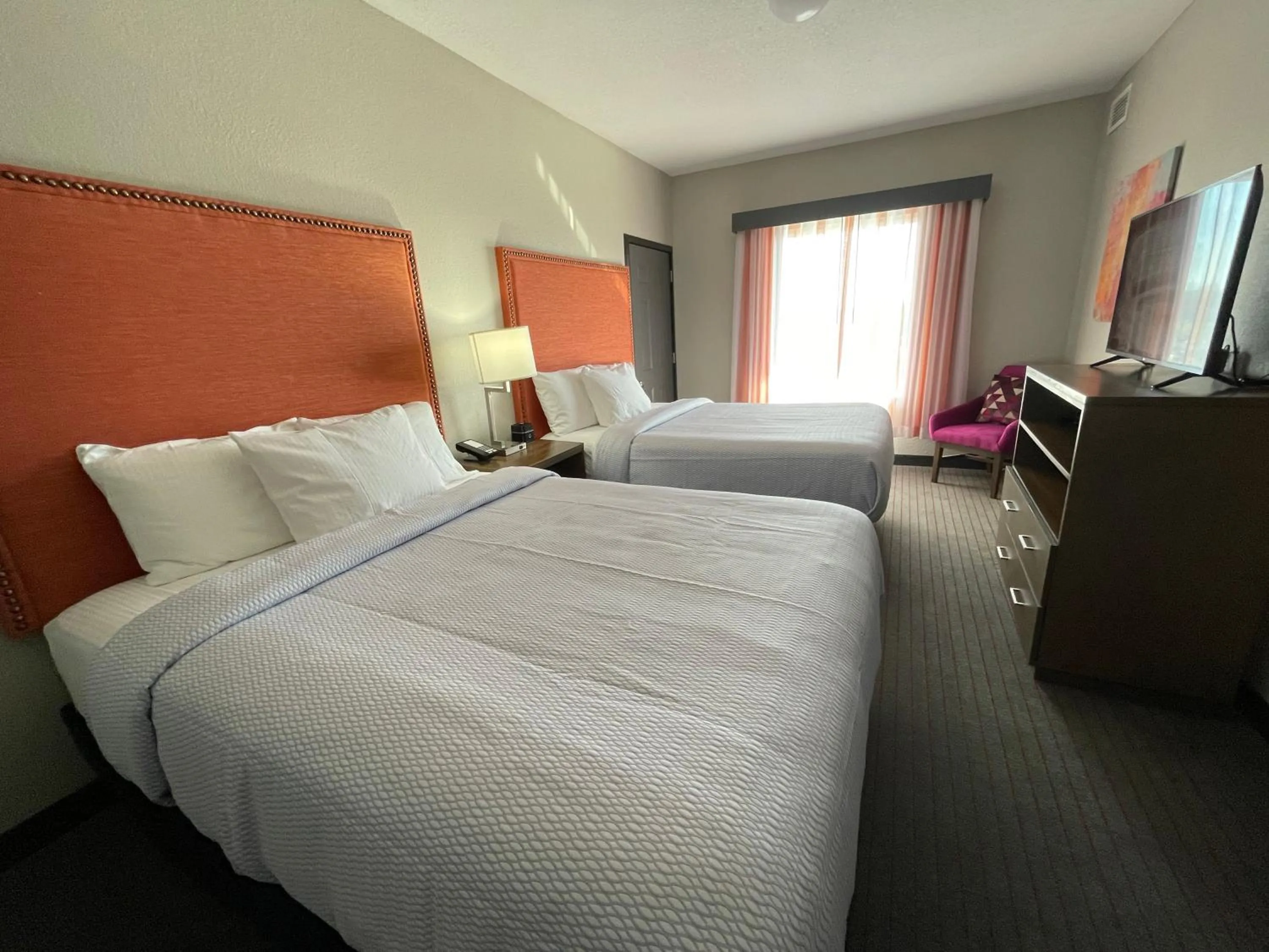 Bedroom, Bed in La Quinta Inn & Suites by Wyndham Augusta Fort Eisenhower