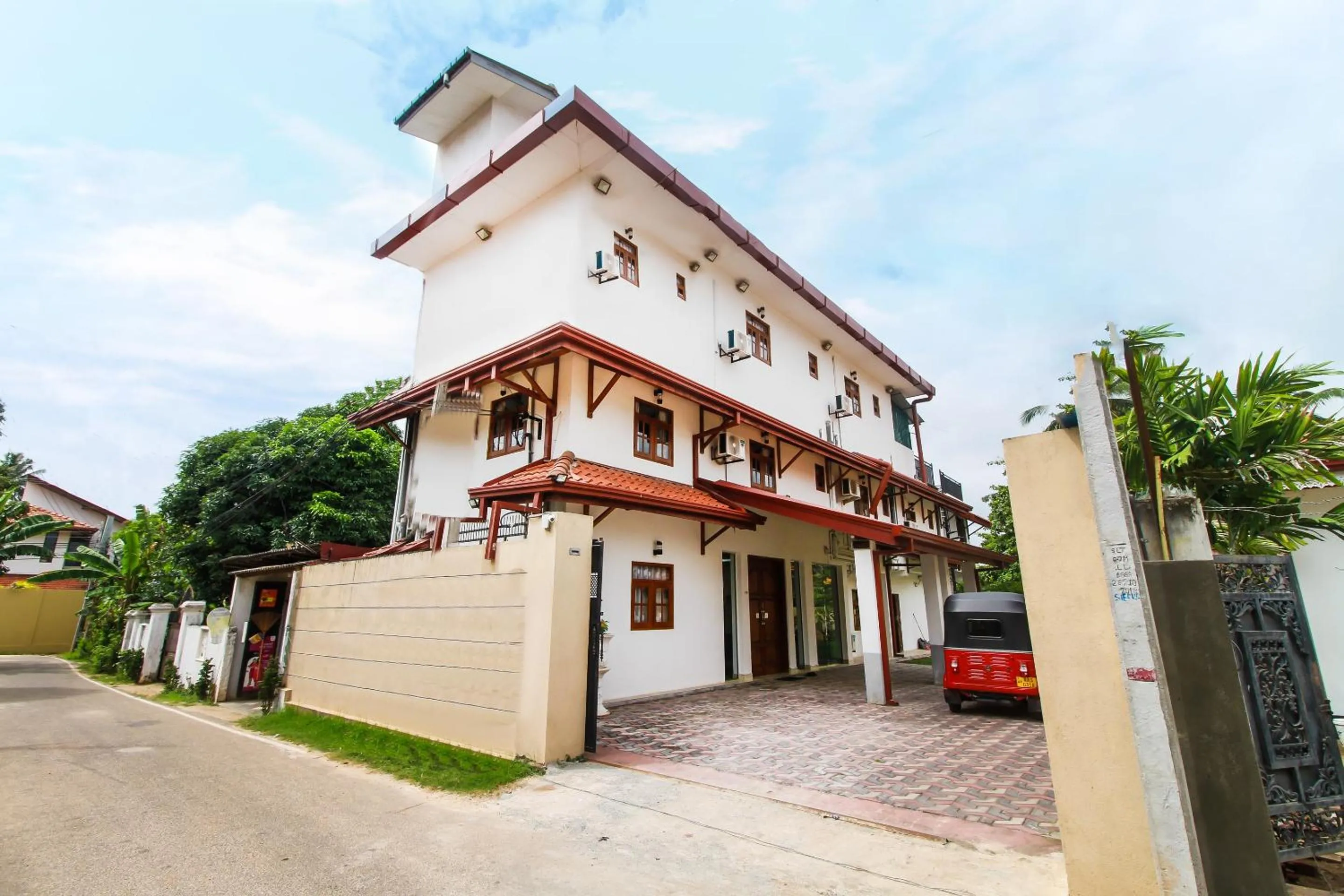 Deluxe Triple Room in Ryan Residence & Restaurant