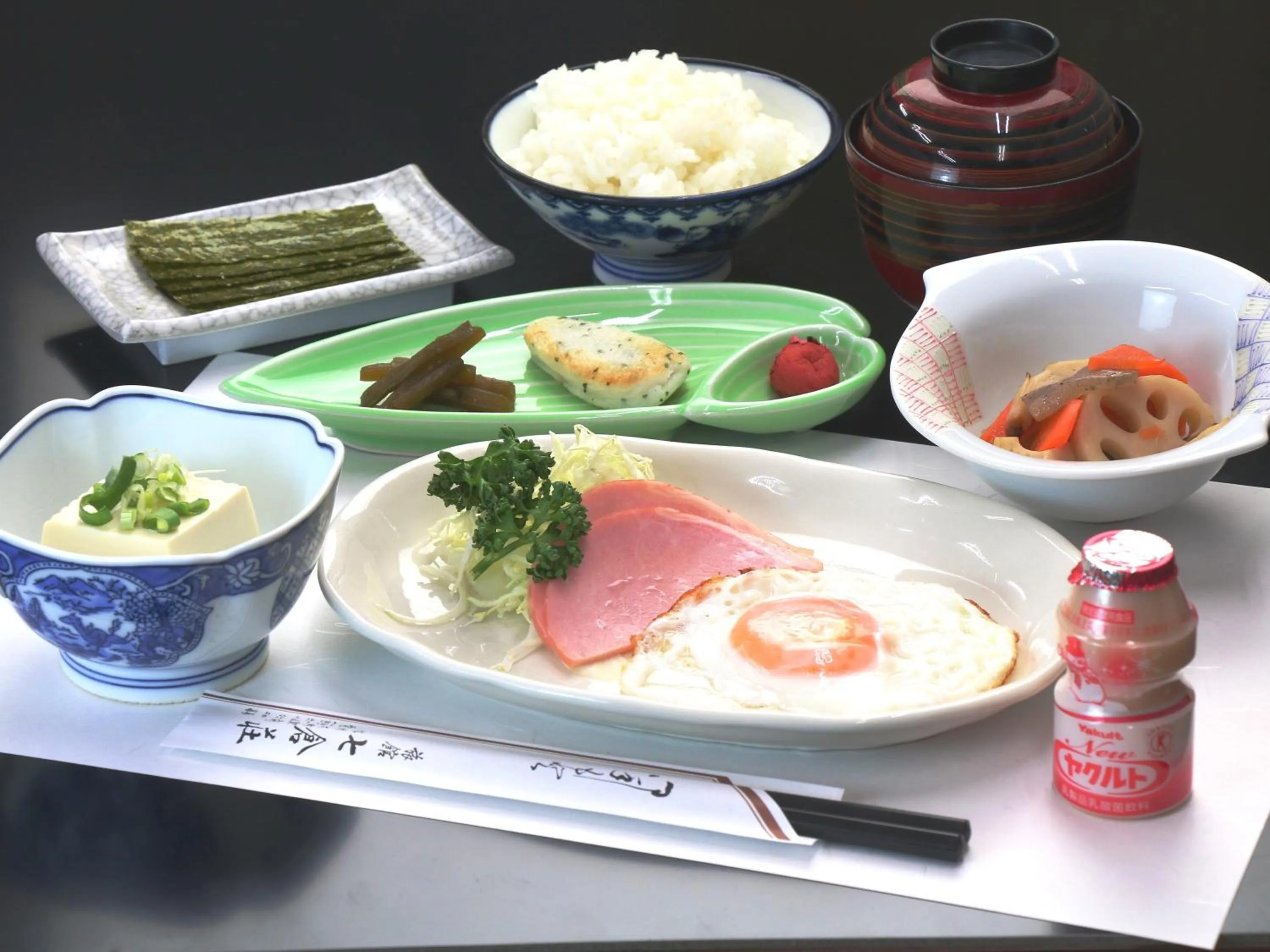 Asian breakfast in Nanakuraso