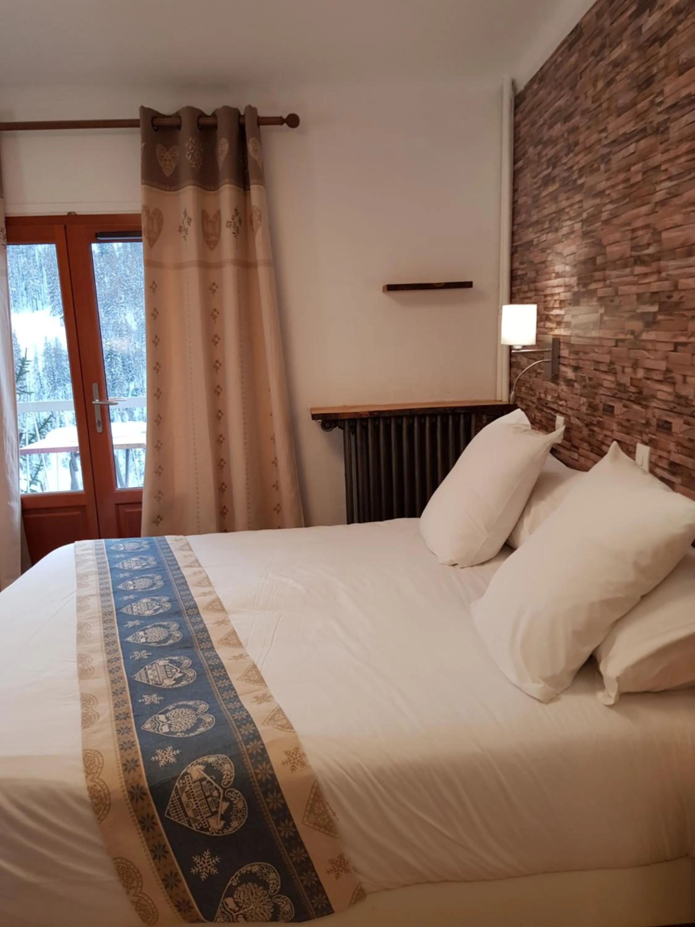 Bed in Hôtel Chastellares