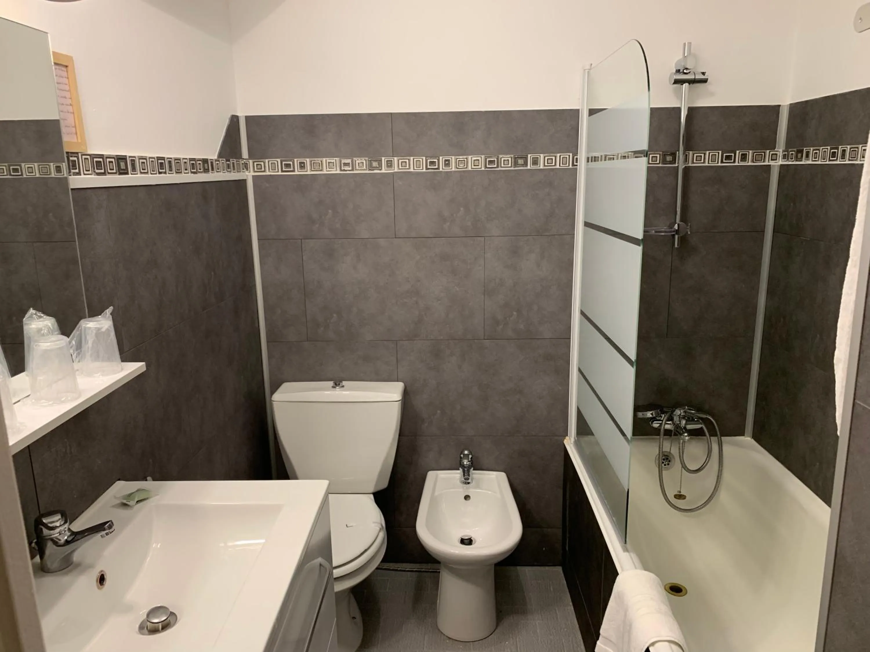 Toilet in Hôtel Chastellares