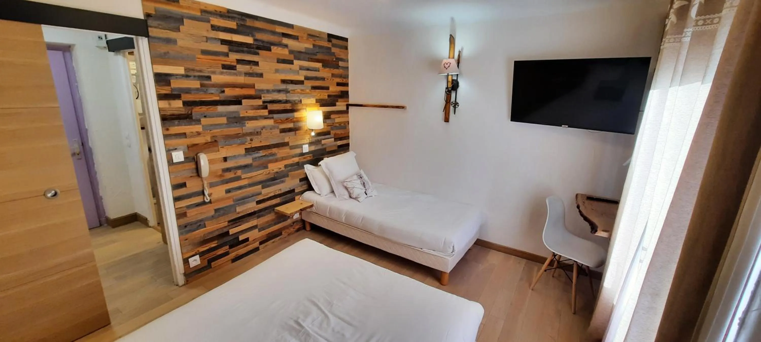 Bed in Hôtel Chastellares